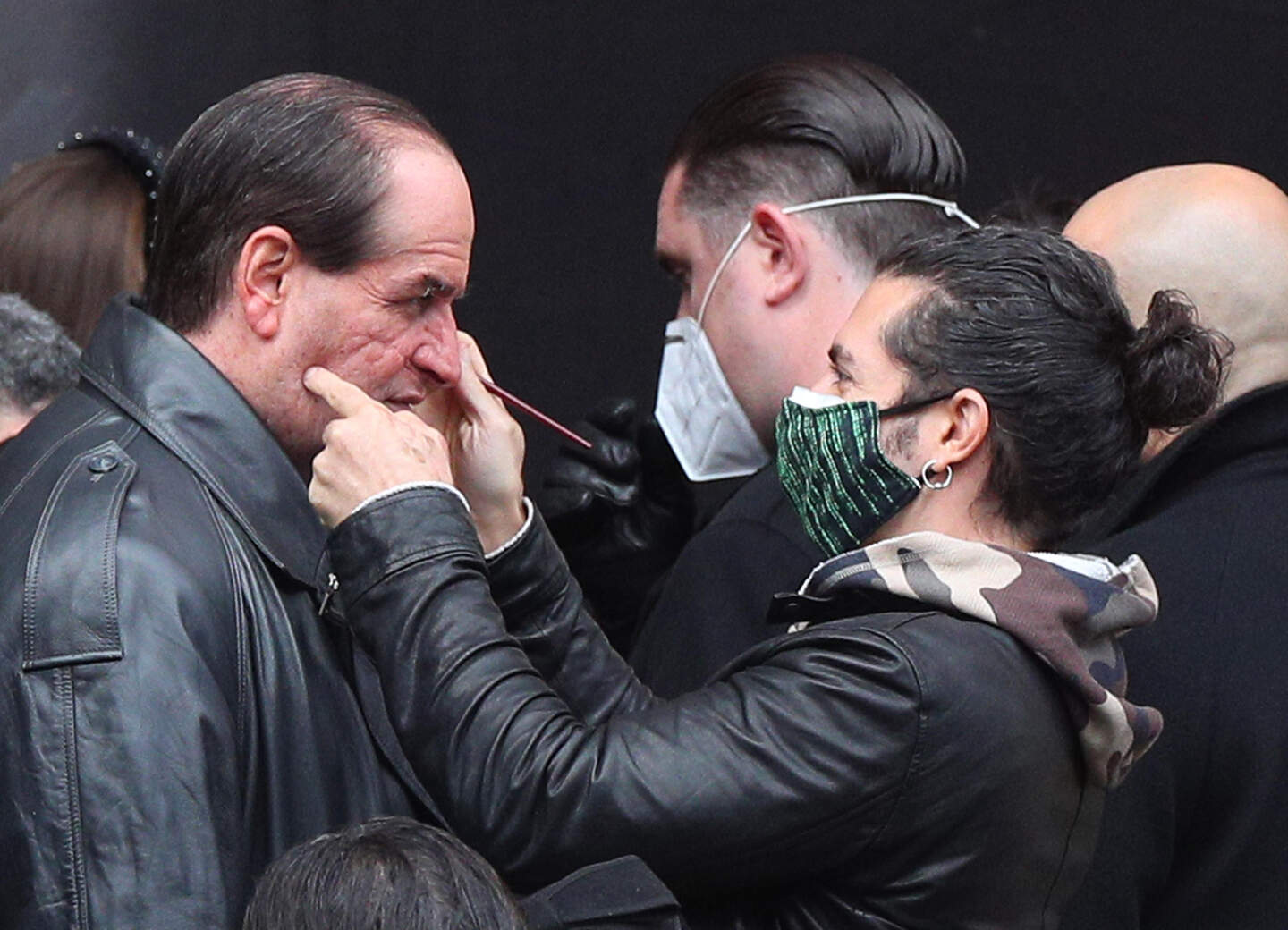 Colin Farrell is unrecognisable during Batman filming with Robert ...