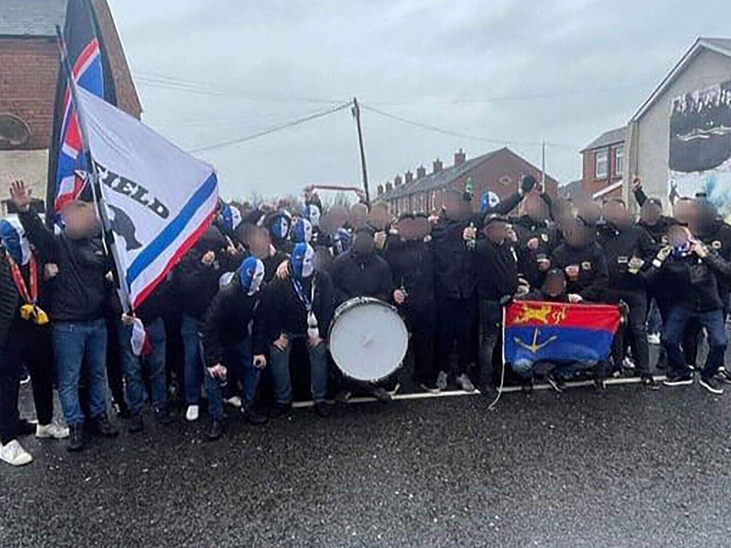 Linfield hooligans team up with Dutch soccer thugs to cause League-Cup ...