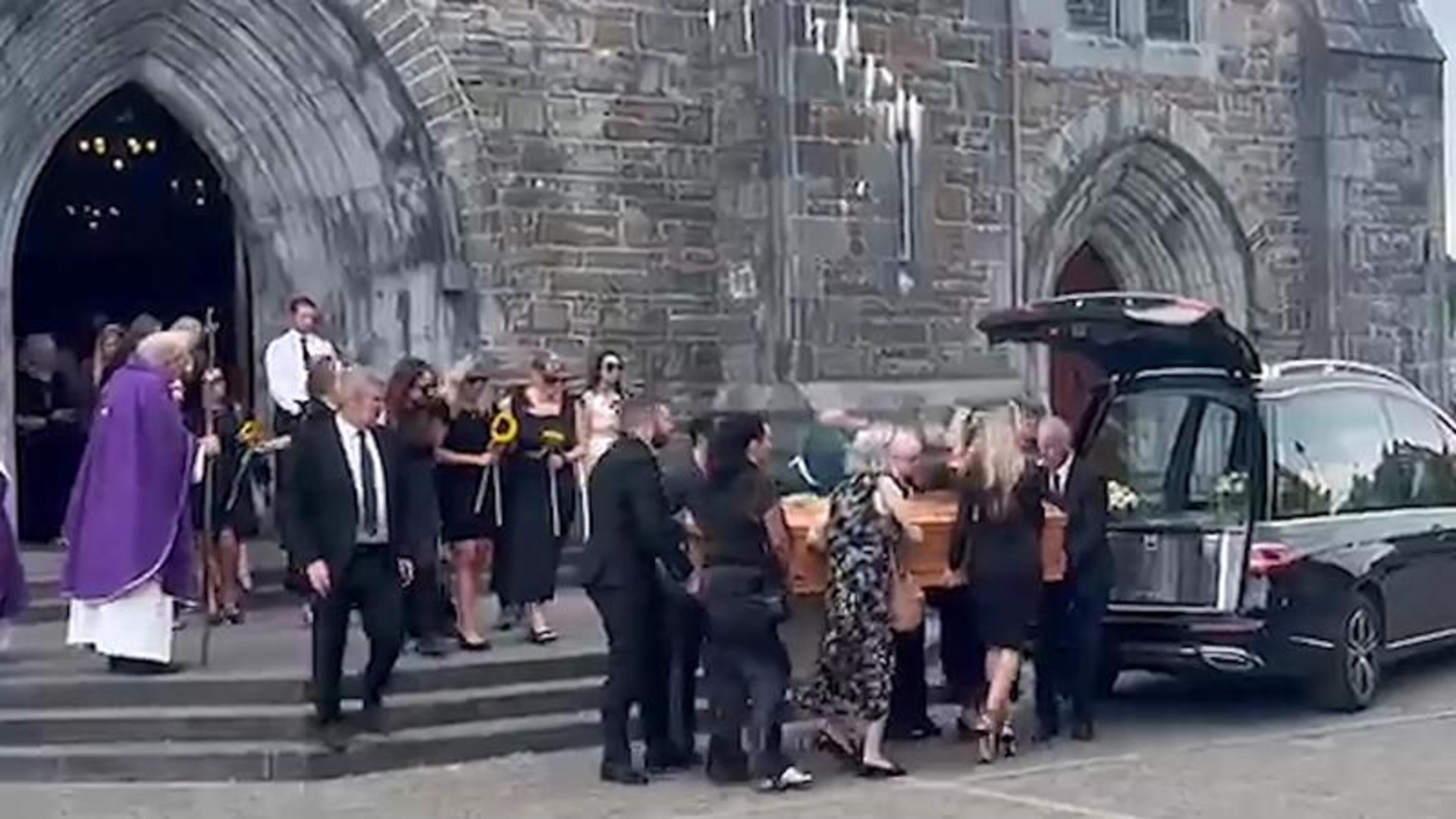 Murdered Jamey Carney (43) hailed as ‘ray of sunshine’ as locals provide guard of honour at funeral