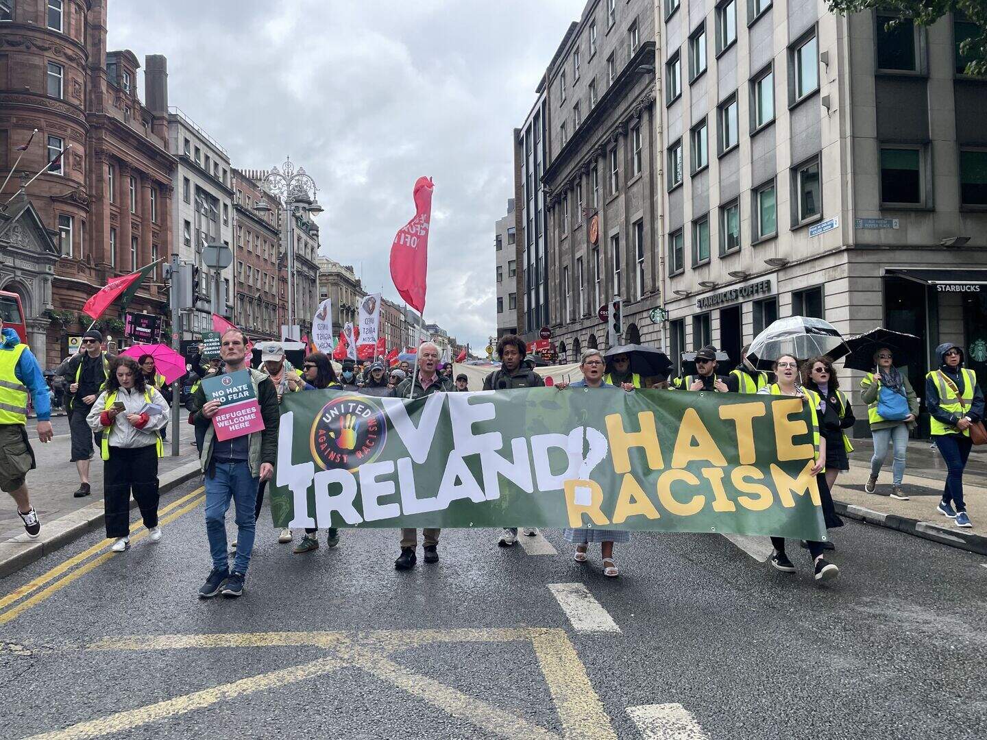 Anti-racism and anti-immigration marches shut down O’Connell Bridge in ...