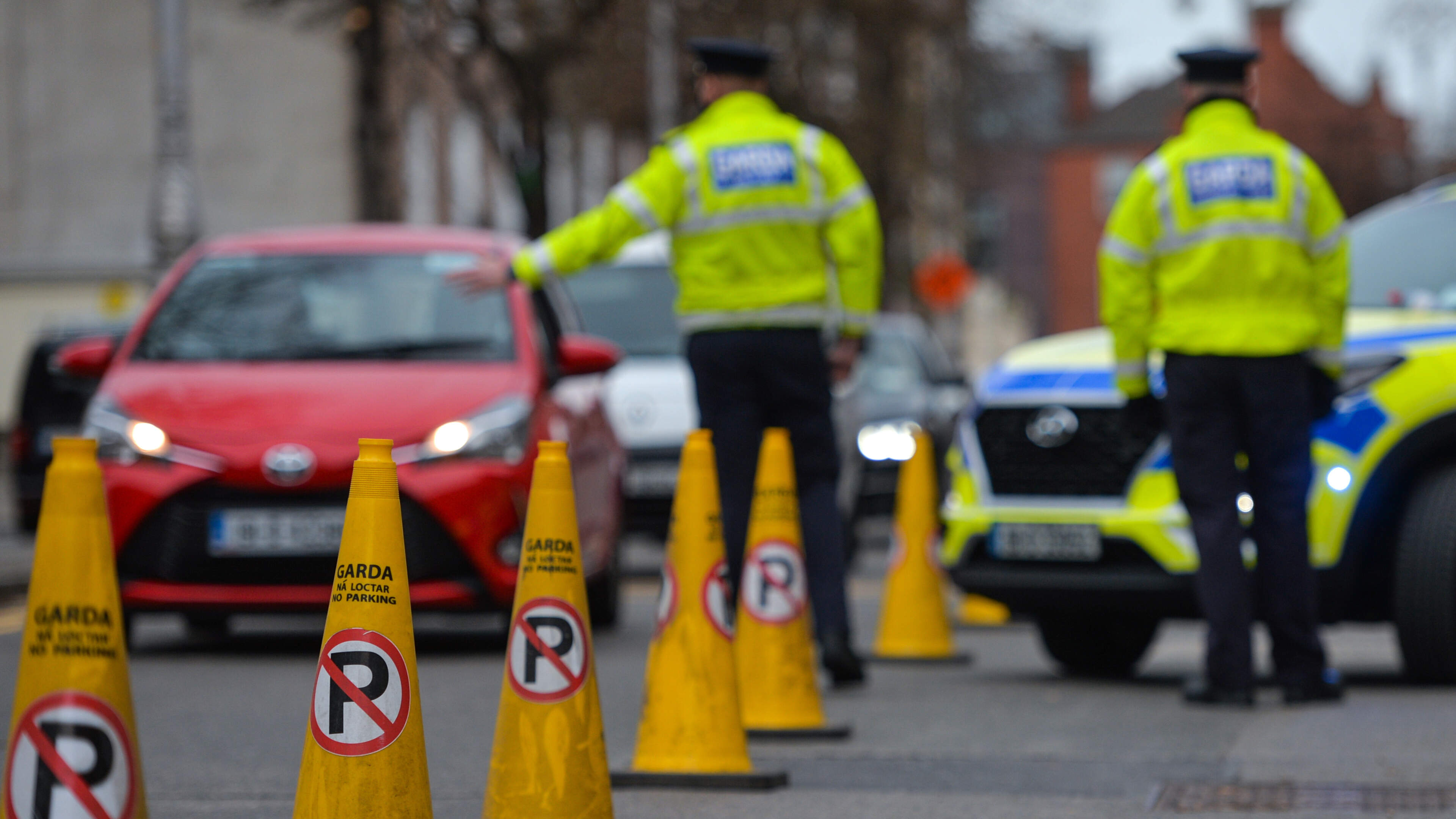 Woman and boy (3) injured after mob attacks car in broad daylight