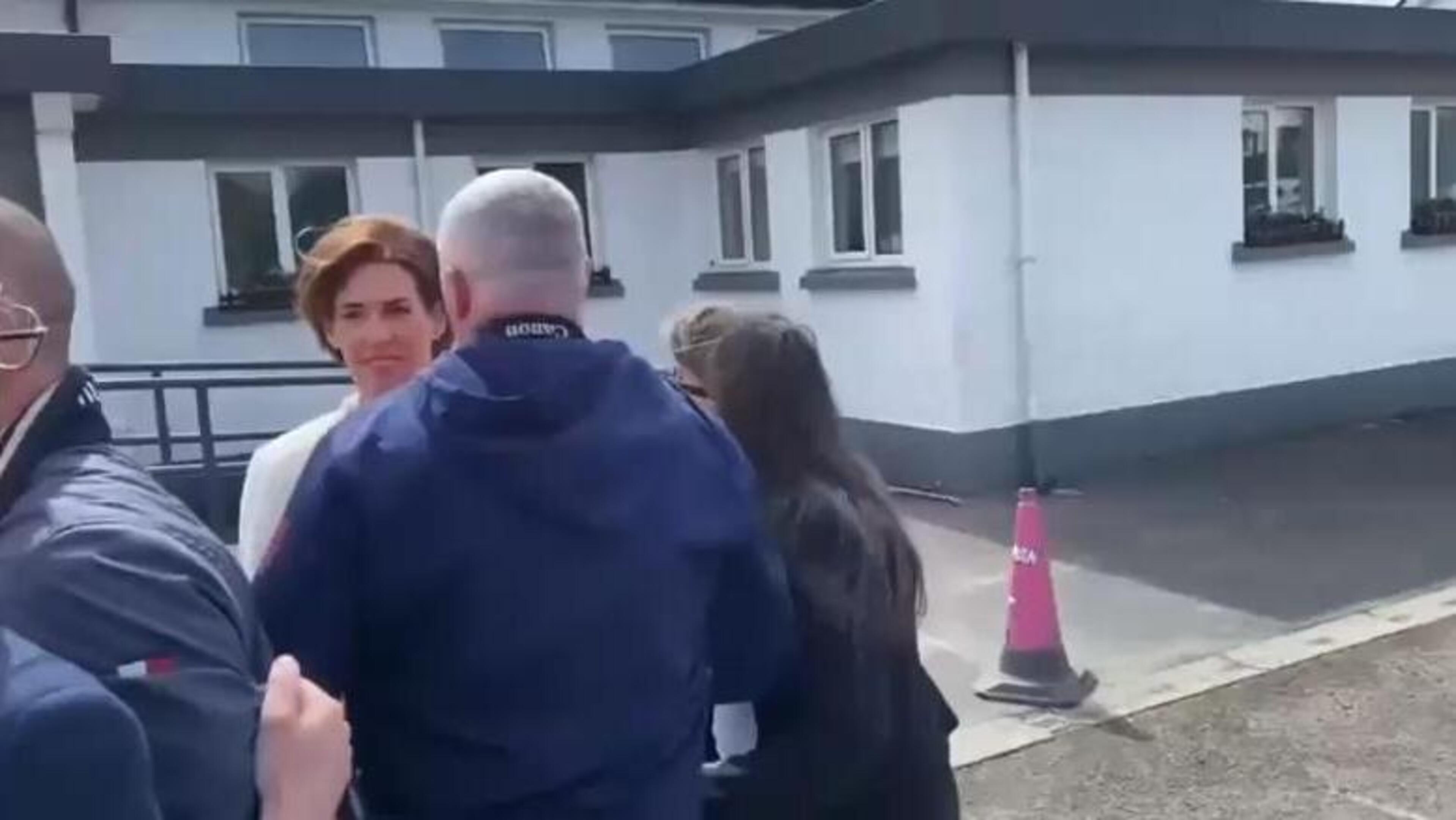 Members of Enoch Burke’s family scream ‘shame’ after confronting Education Minister in Donegal