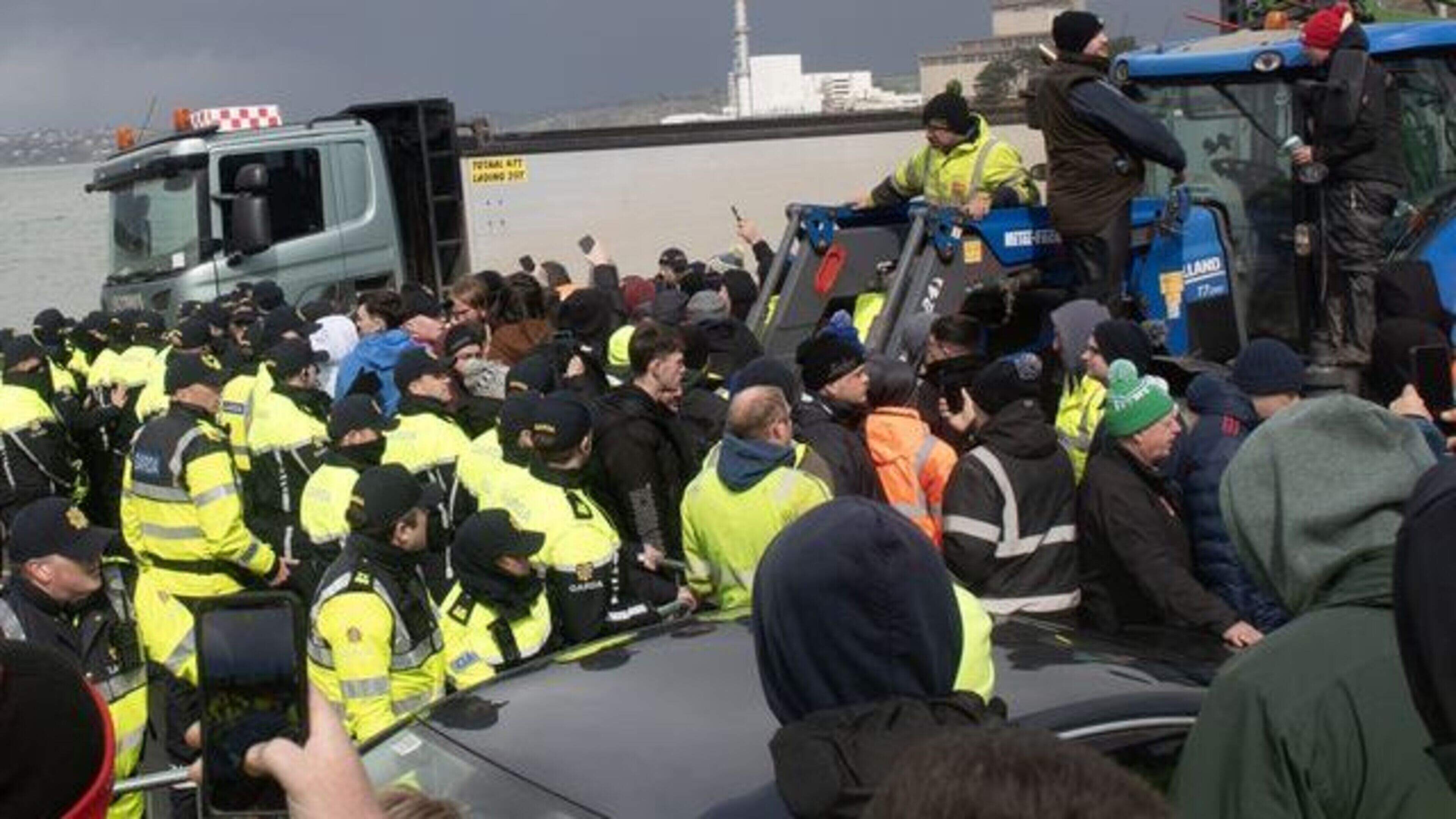 Garda chief hails operation to end fuel protest blockade as ‘a success’ and defends use of pepper spray
