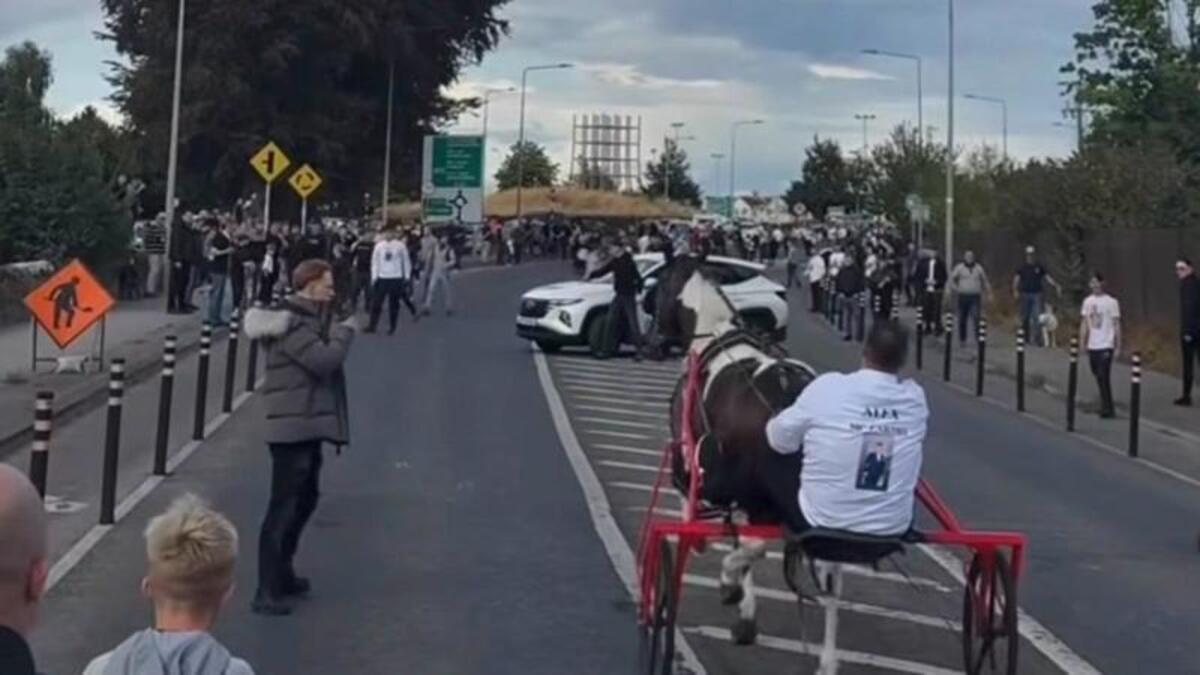 Sulky riders speed past gardai outside cemetery following M9 crash teen's funeral