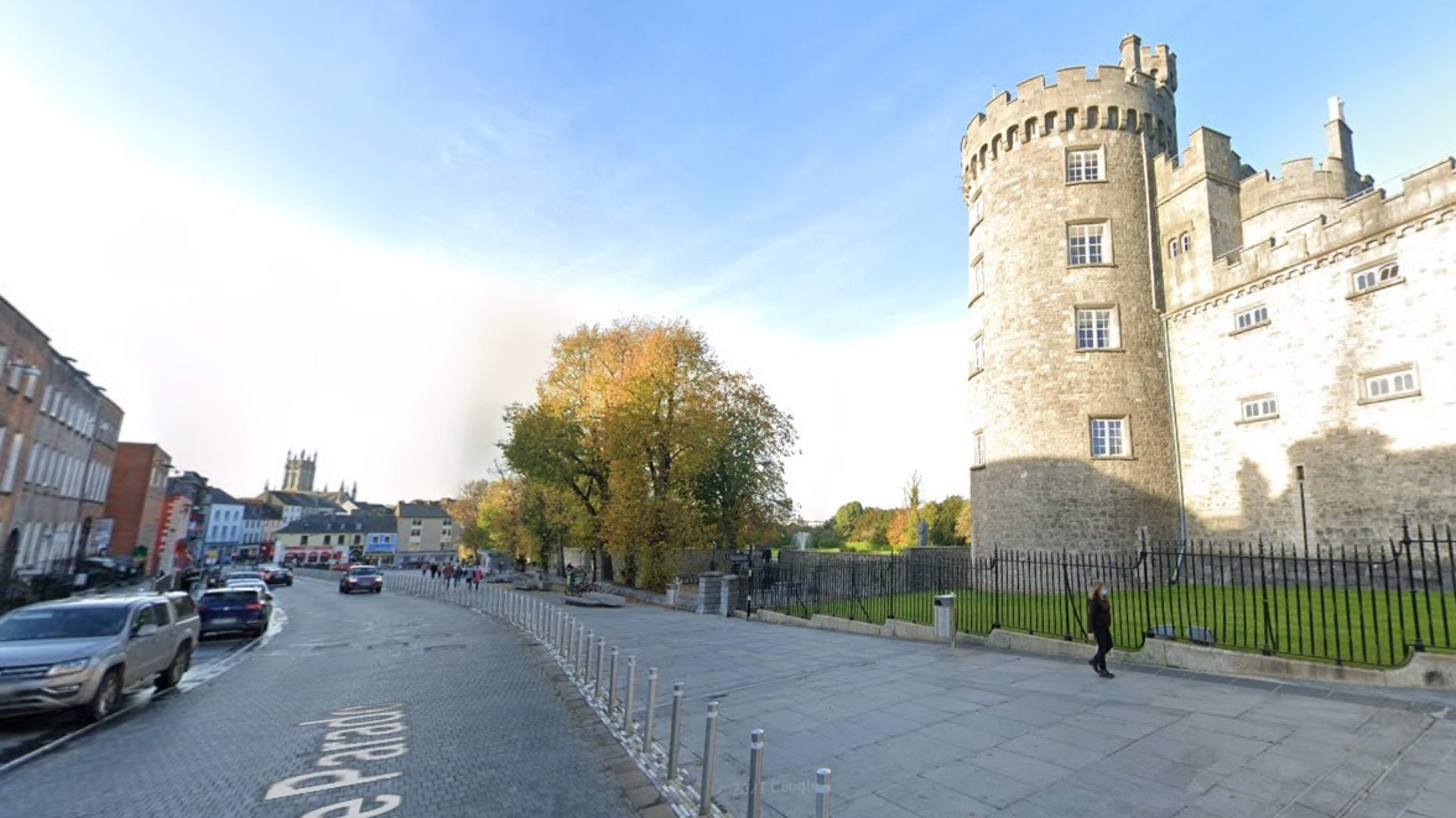 Man (30s) hospitalised following alleged late night street assault 