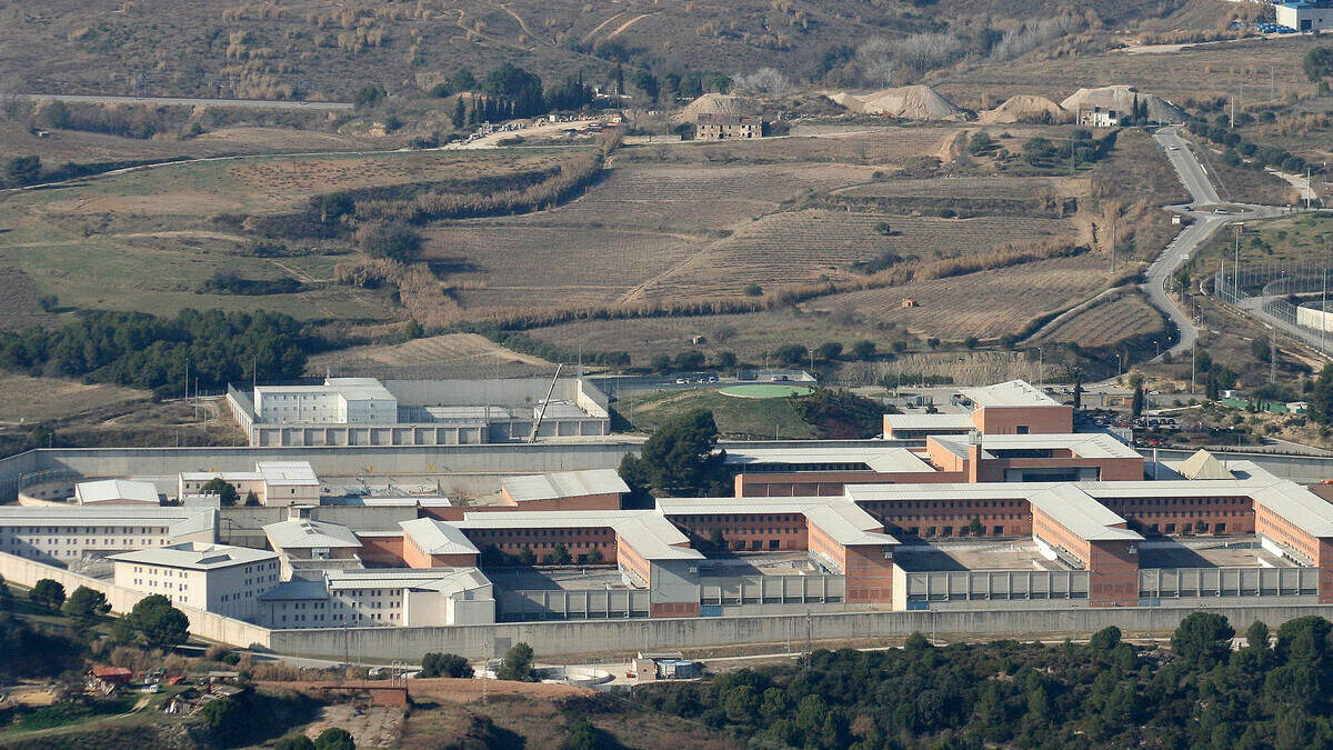 Manhunt as Irishman who killed and mutilated landlord escapes from prison in Spain