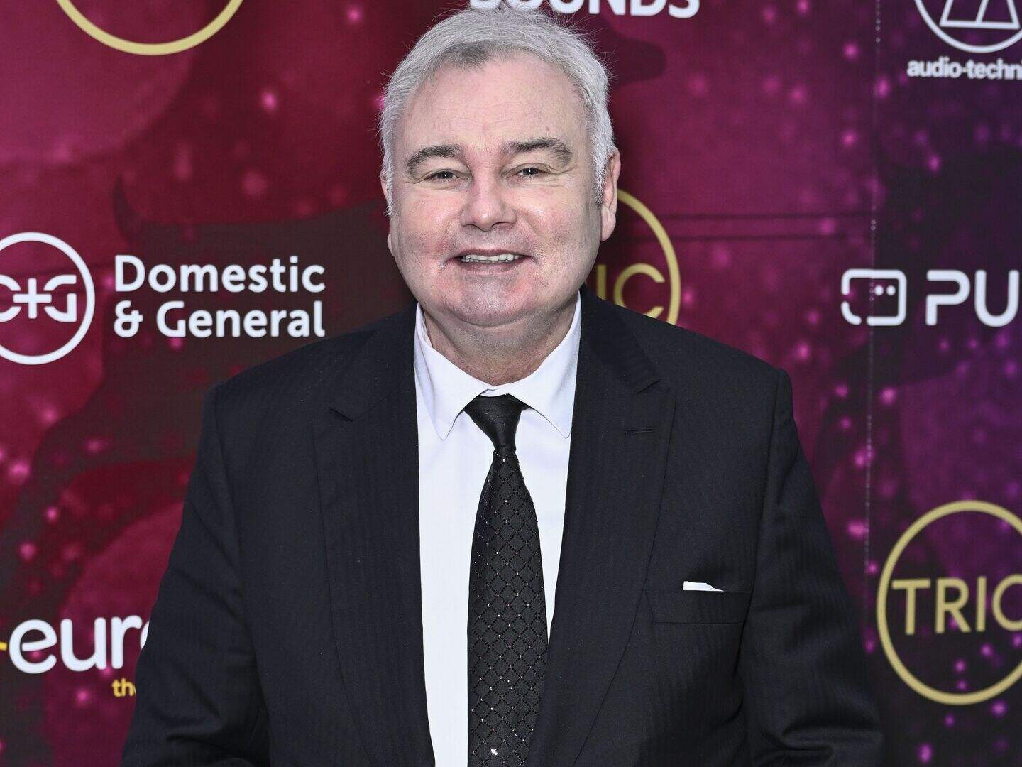 Eamonn Holmes booed as he collects GB News award in his wheelchair ...