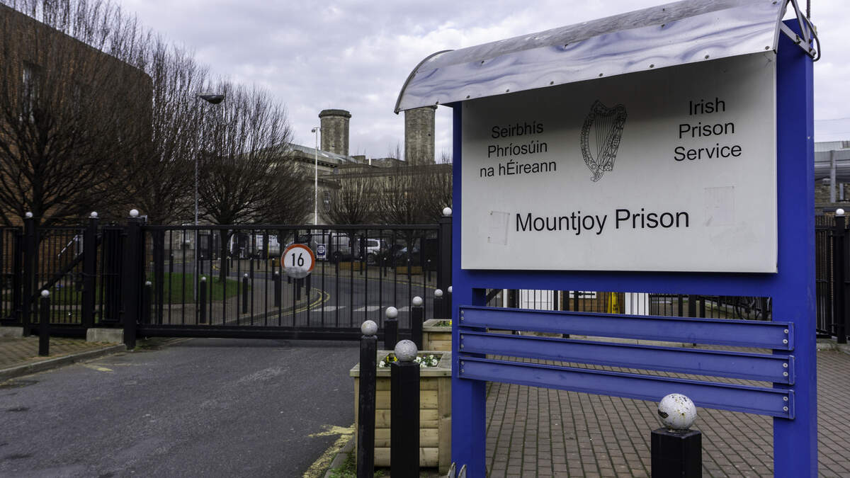 Thug with over 80 convictions slashed Mountjoy prison officer's face with home-made ‘shiv'