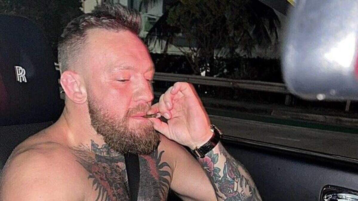 ufc fighter smokes cigarettes Carlos Prates smoking a cigarette after a knockout victory at 319 (2025) The up and coming Brazilian UFC 8-10 per day, during training and even on day of Carlos Prates needs his celebratory