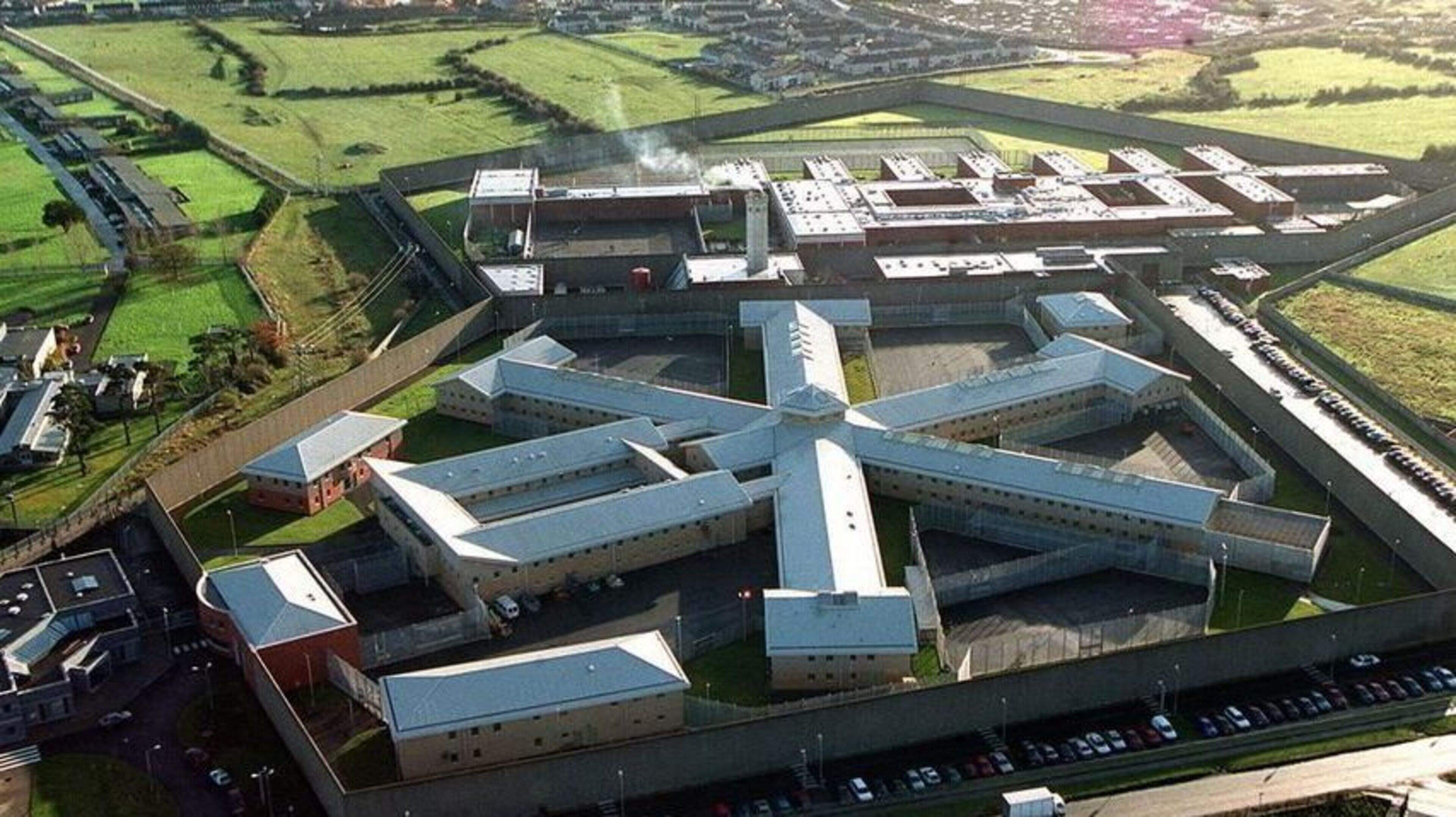 Prisoner claims he was bullied into bringing mobile phone inside jail from yard