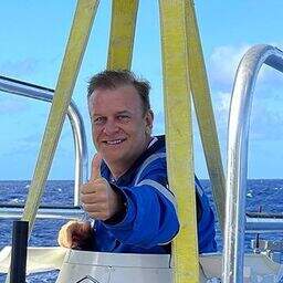 Missing submarine: Race to find Titanic tourist vessel with billionaire ...