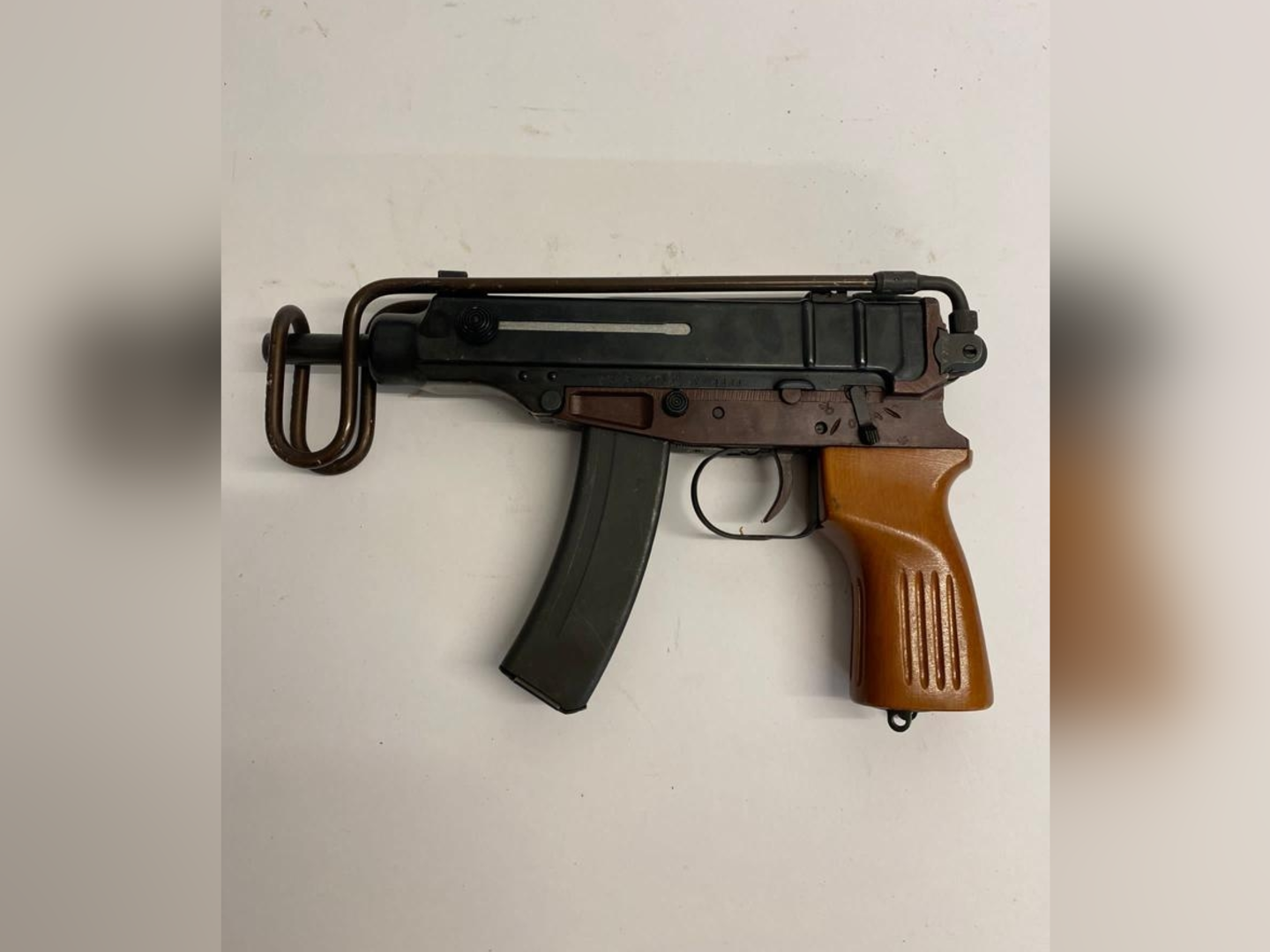 Man and woman arrested as Skorpion sub-machine gun, silencer and ammo ...