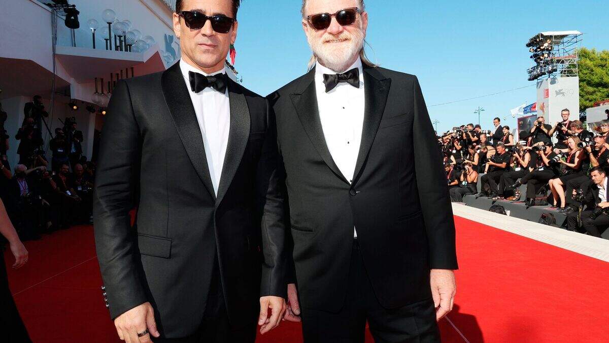 Colin Farrell crashes Brendan Gleeson’s Saturday Night Live monologue ...