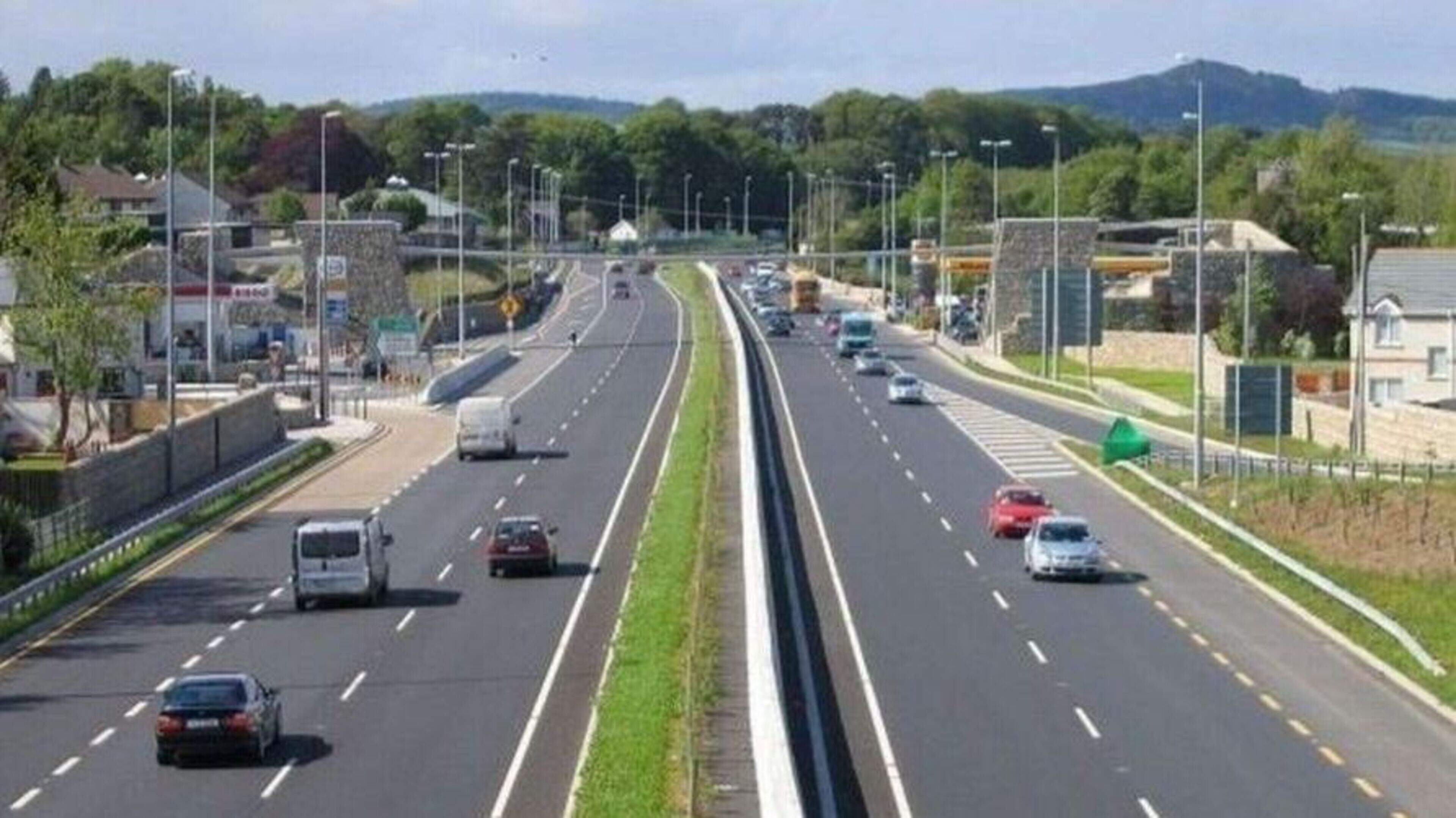 Gardaí warn people ‘not to believe everything’ online as video of car driving wrong way on N11 circulates