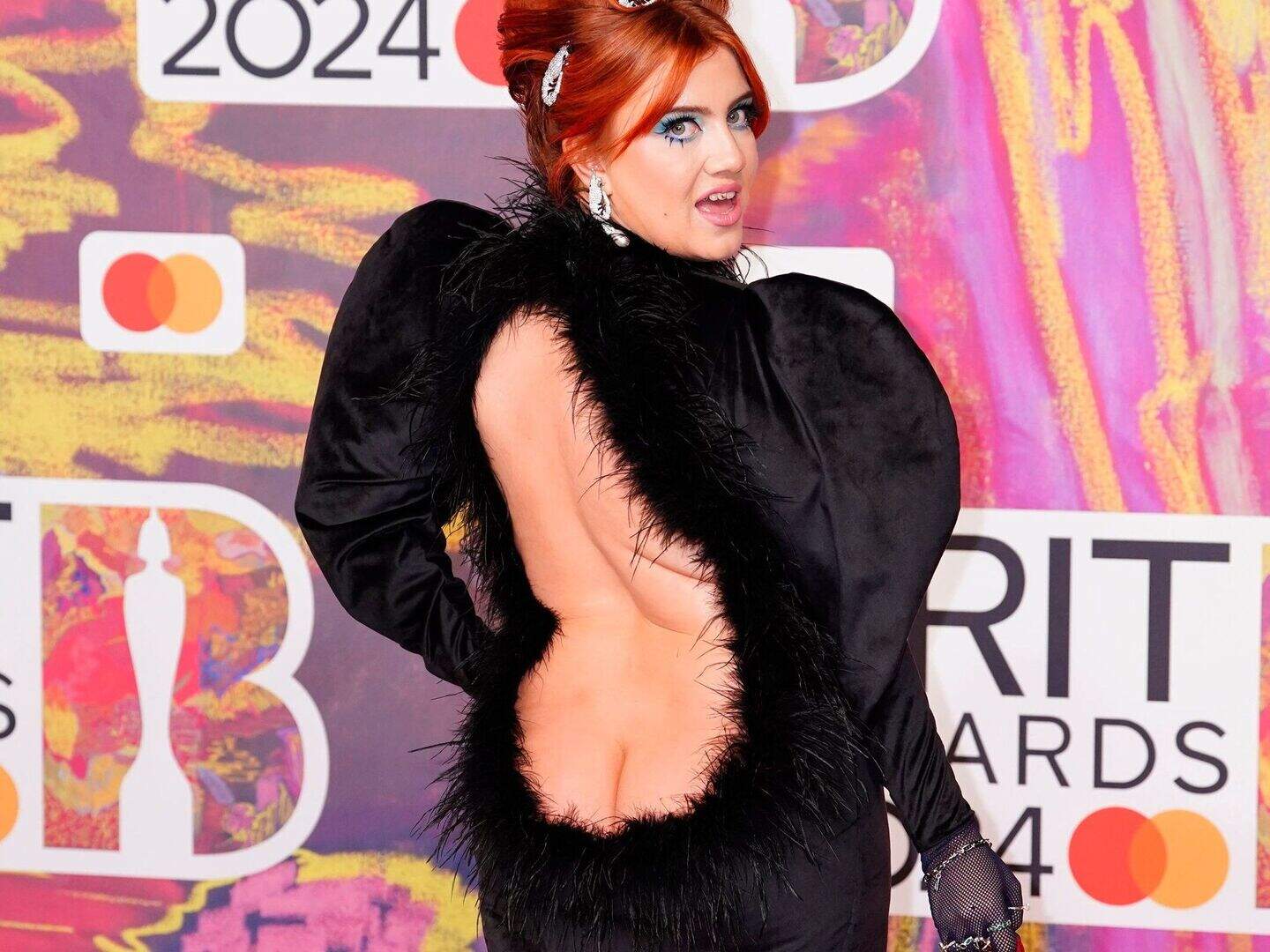 Irish singer CMAT shocks Brit Awards 2024 with cheeky little black dress |  Crime World