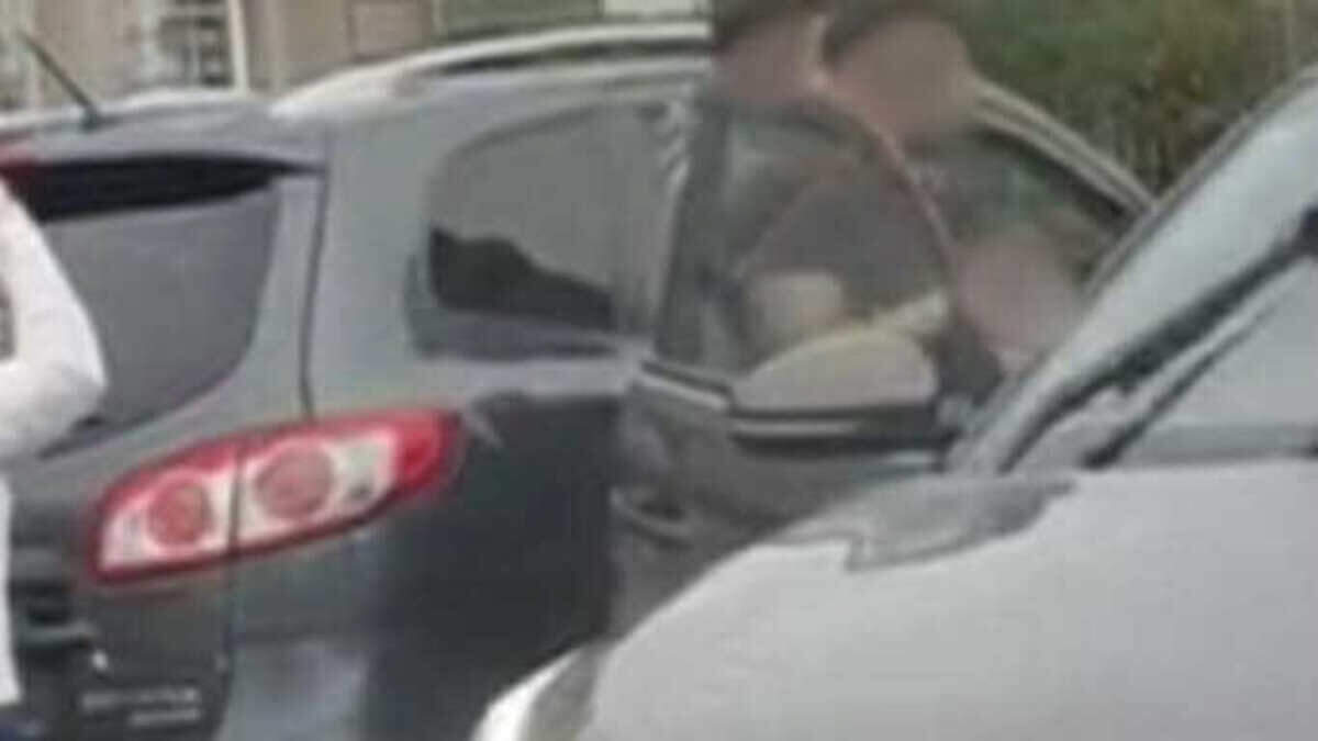 Multiple men in cars take part in daylight brawl outside busy Garda station