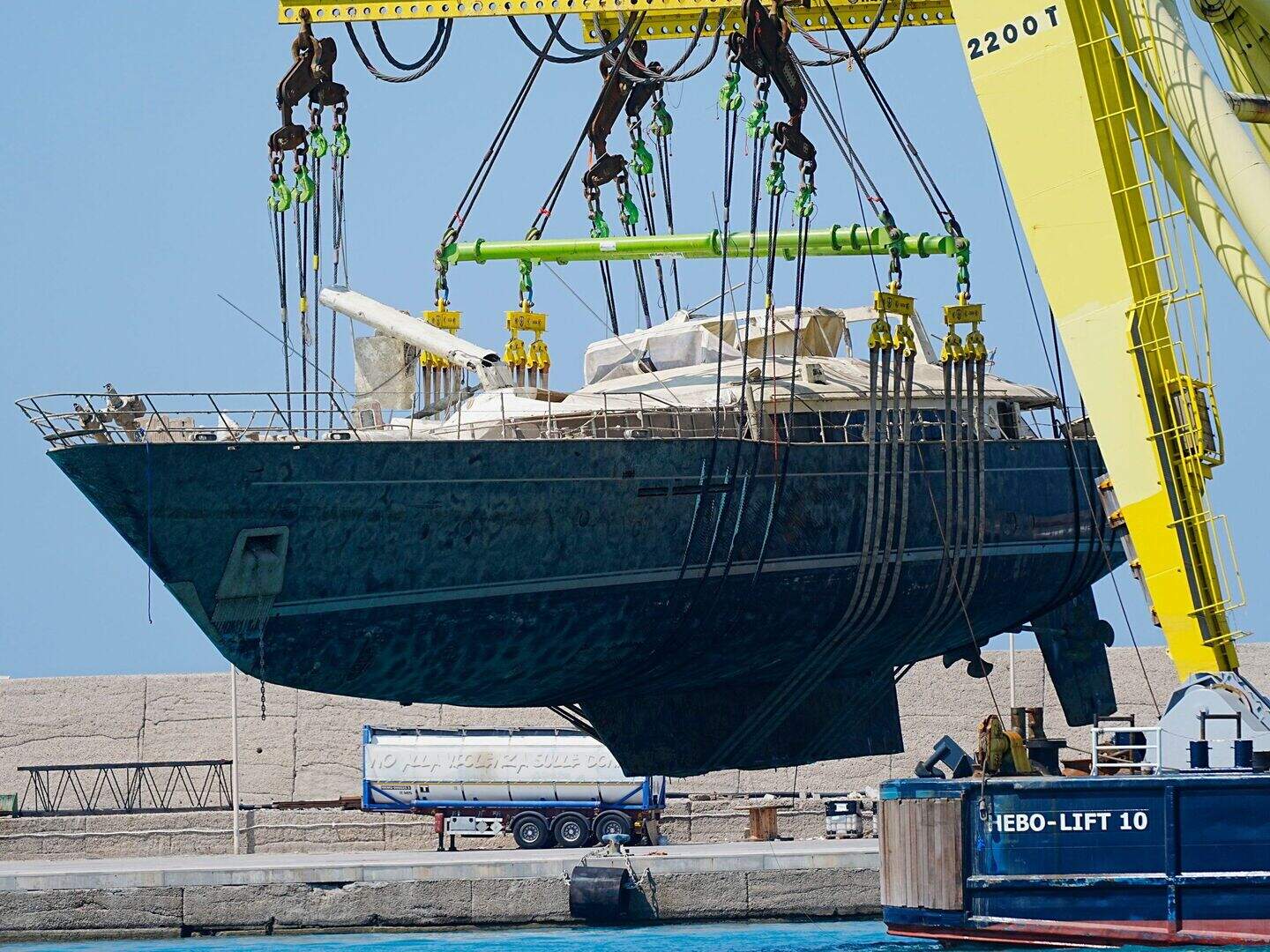 Mike Lynch’s sunken superyacht taken to Sicilian town for full probe ...