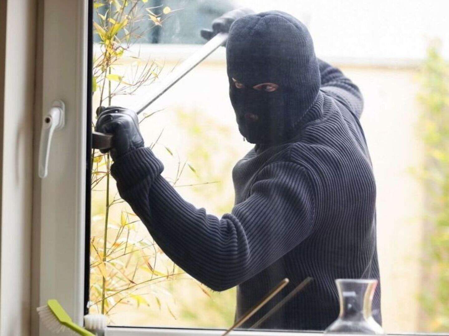 Man arrested and charged over string of Offaly burglaries | Crime World