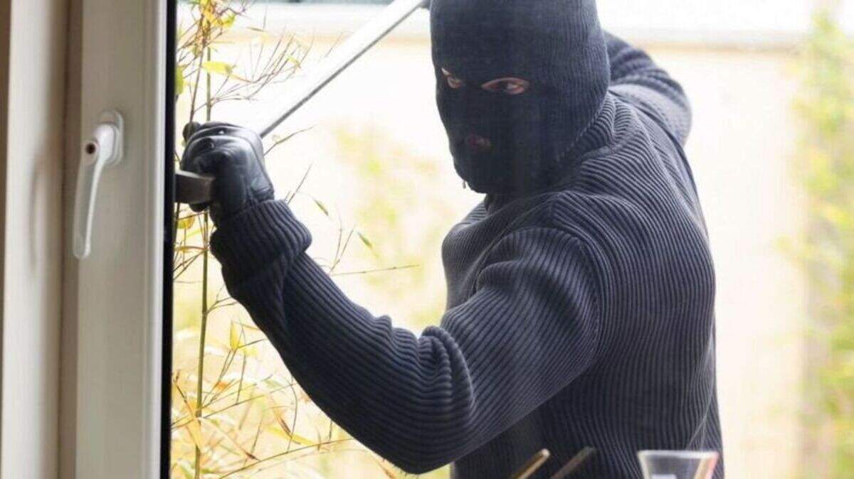 Man arrested and charged over string of Offaly burglaries | Crime World
