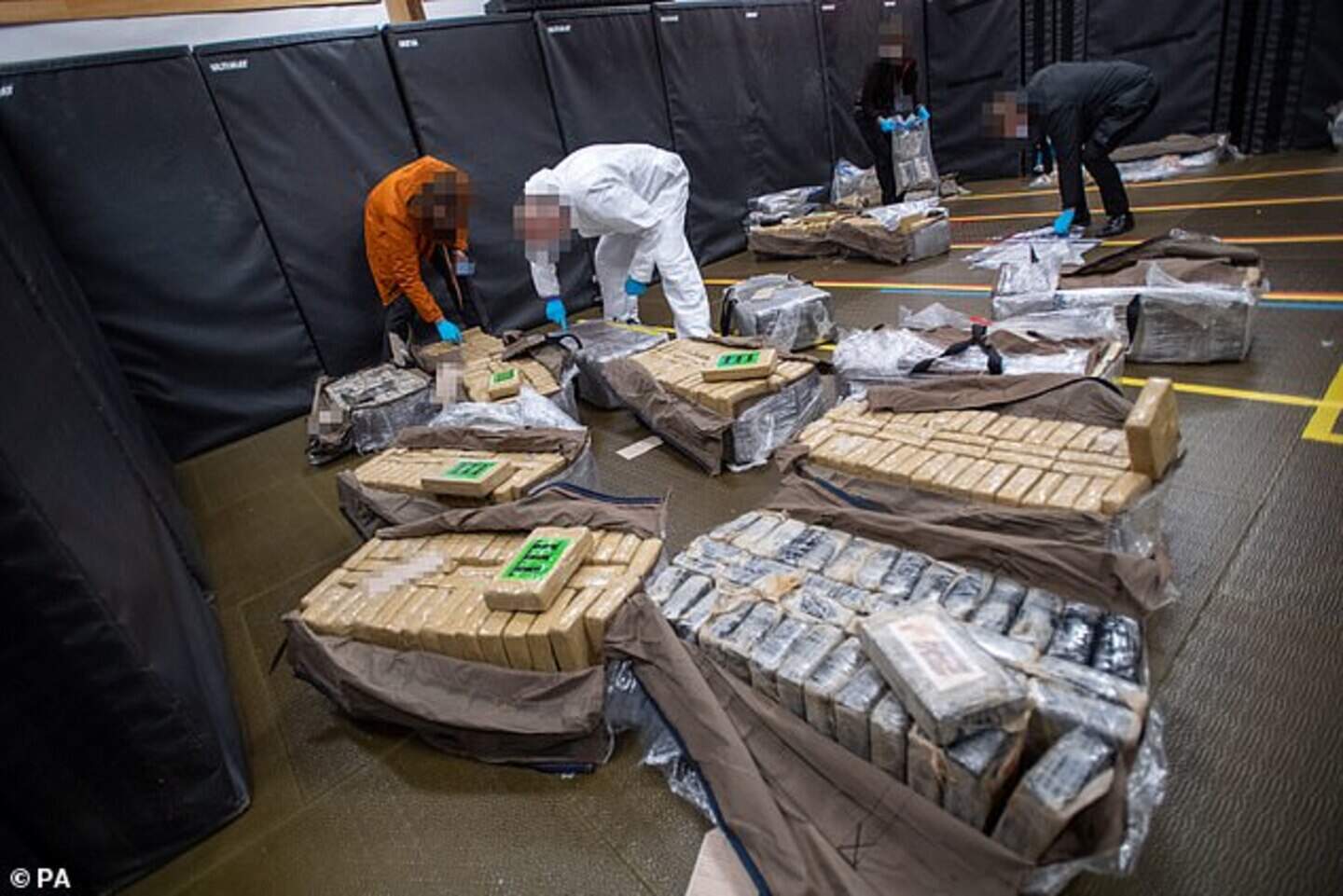 Cocaine worth £78 million seized in 18 holdalls in Northamptonshire, UK ...