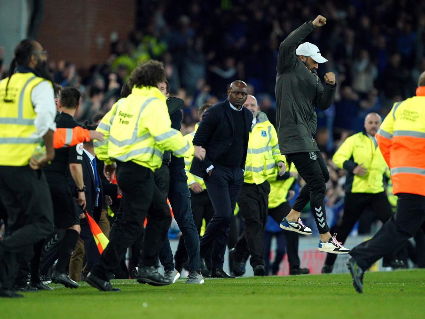 Patrick Vieira involved in confrontation with fan after Palace defeat ...