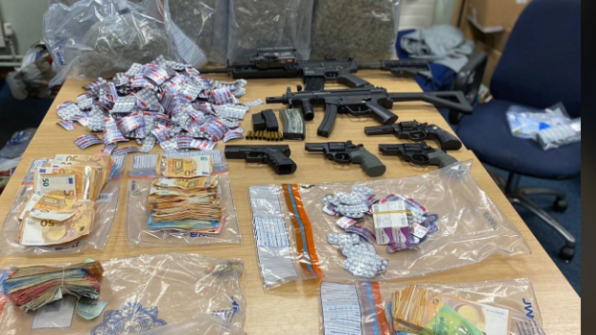 Drugs worth €94K, six imitation guns and €32K cash seized in Dublin ...