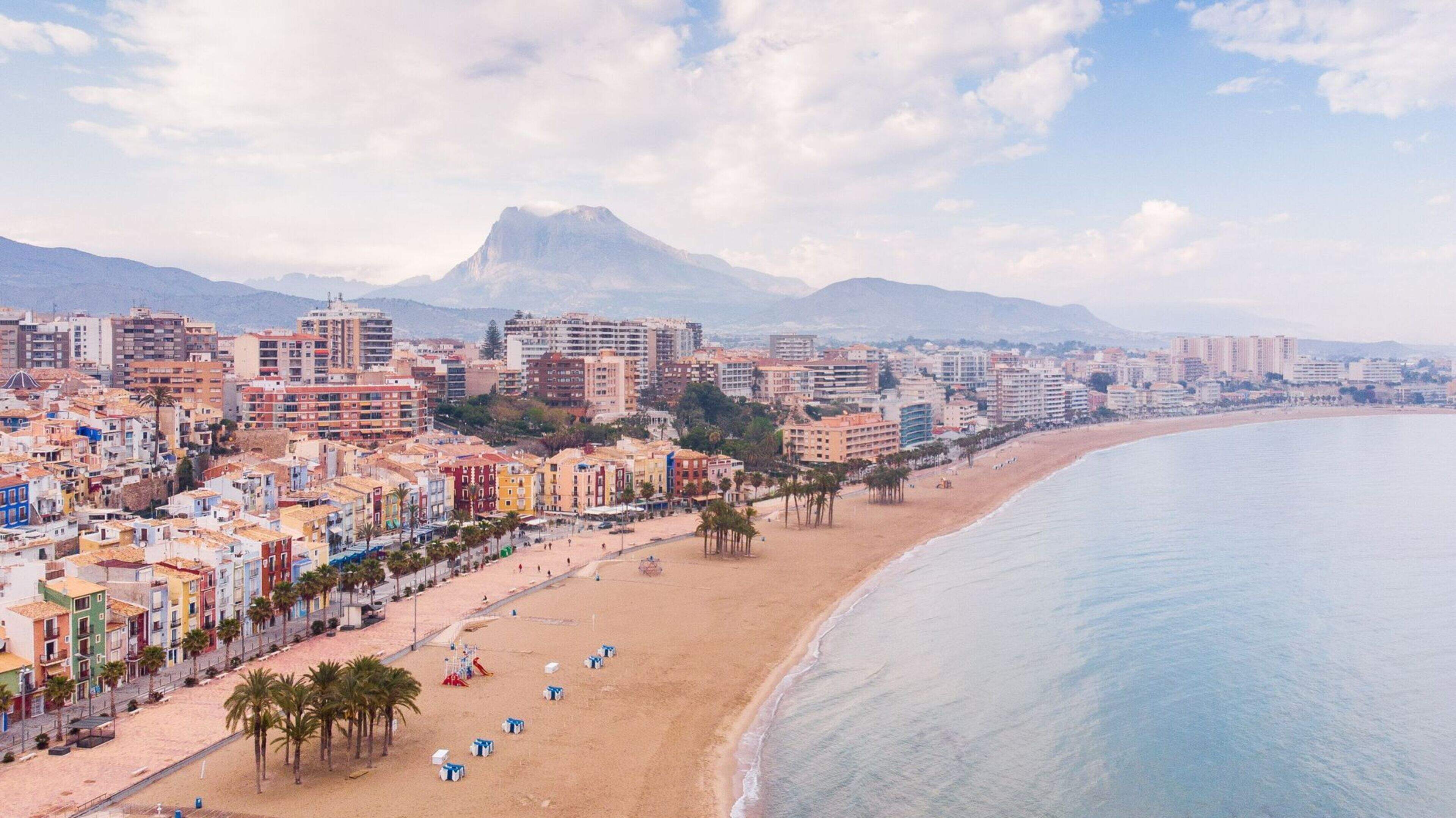 Three Irish cyclists rushed to hospital after being knocked off their bikes near the Costa Blanca