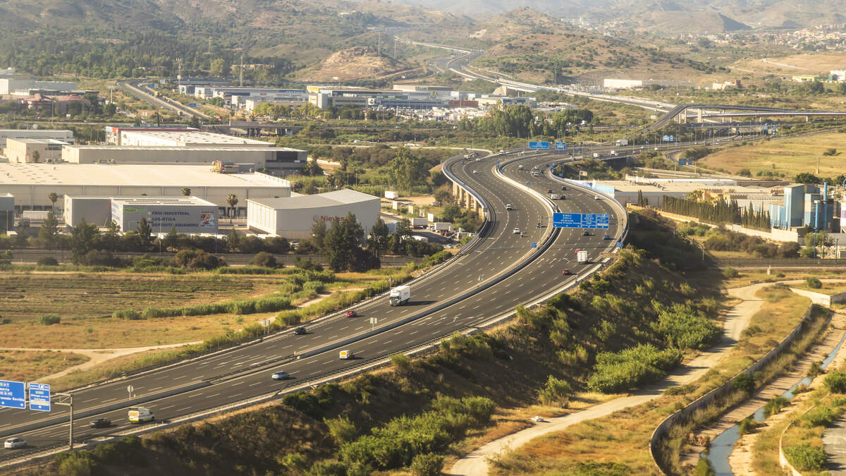 Three Irish killed as car plunges 100ft into ravine following Spain motorway crash