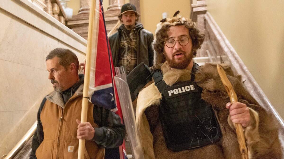 Man carrying Confederate flag during Capitol riot arrested | Crime World