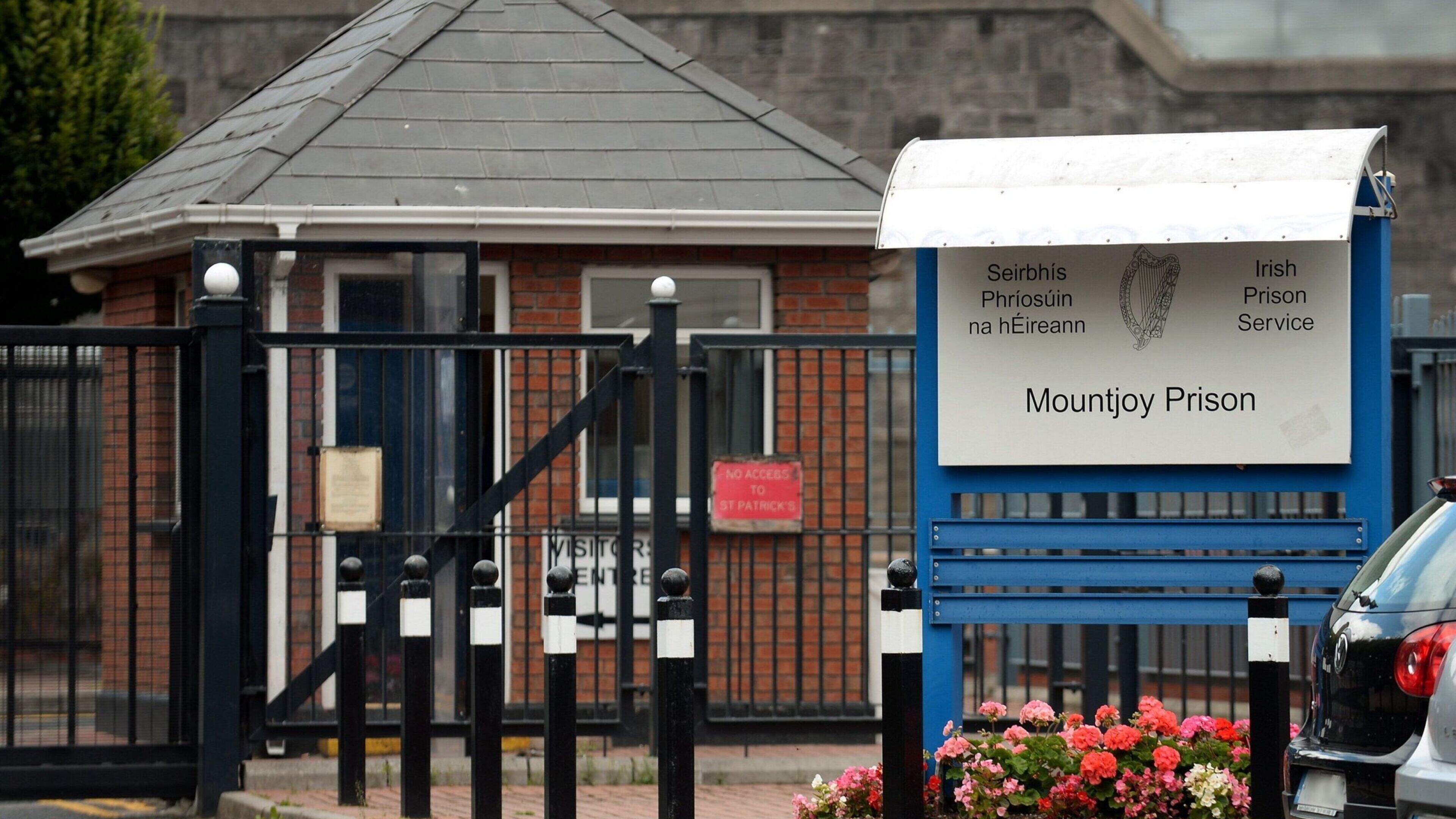 Dying inmate vowed axe revenge on prison officers and made threats against their children