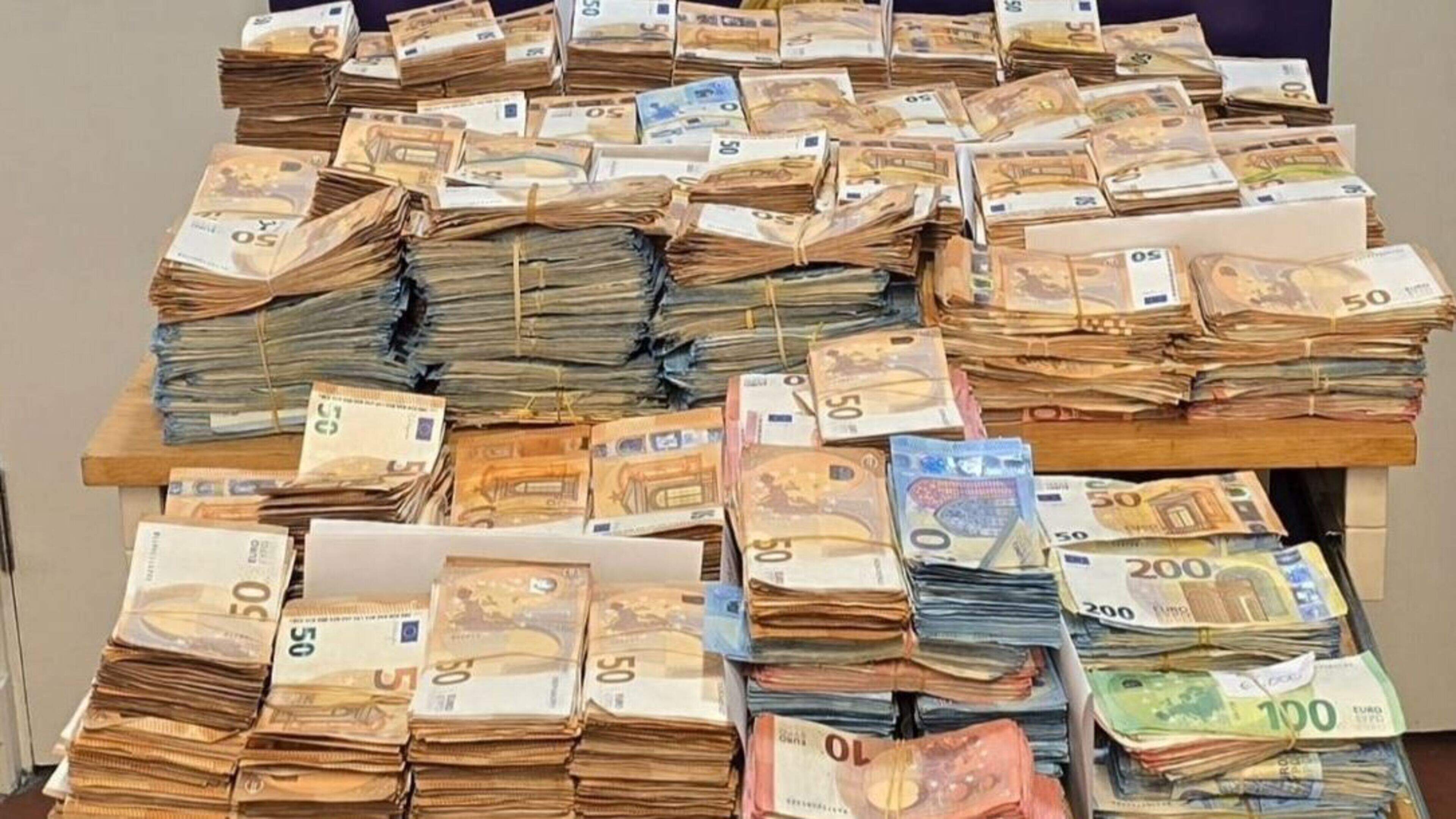 Two men jailed after over €1m cash seized in Dublin hotel room