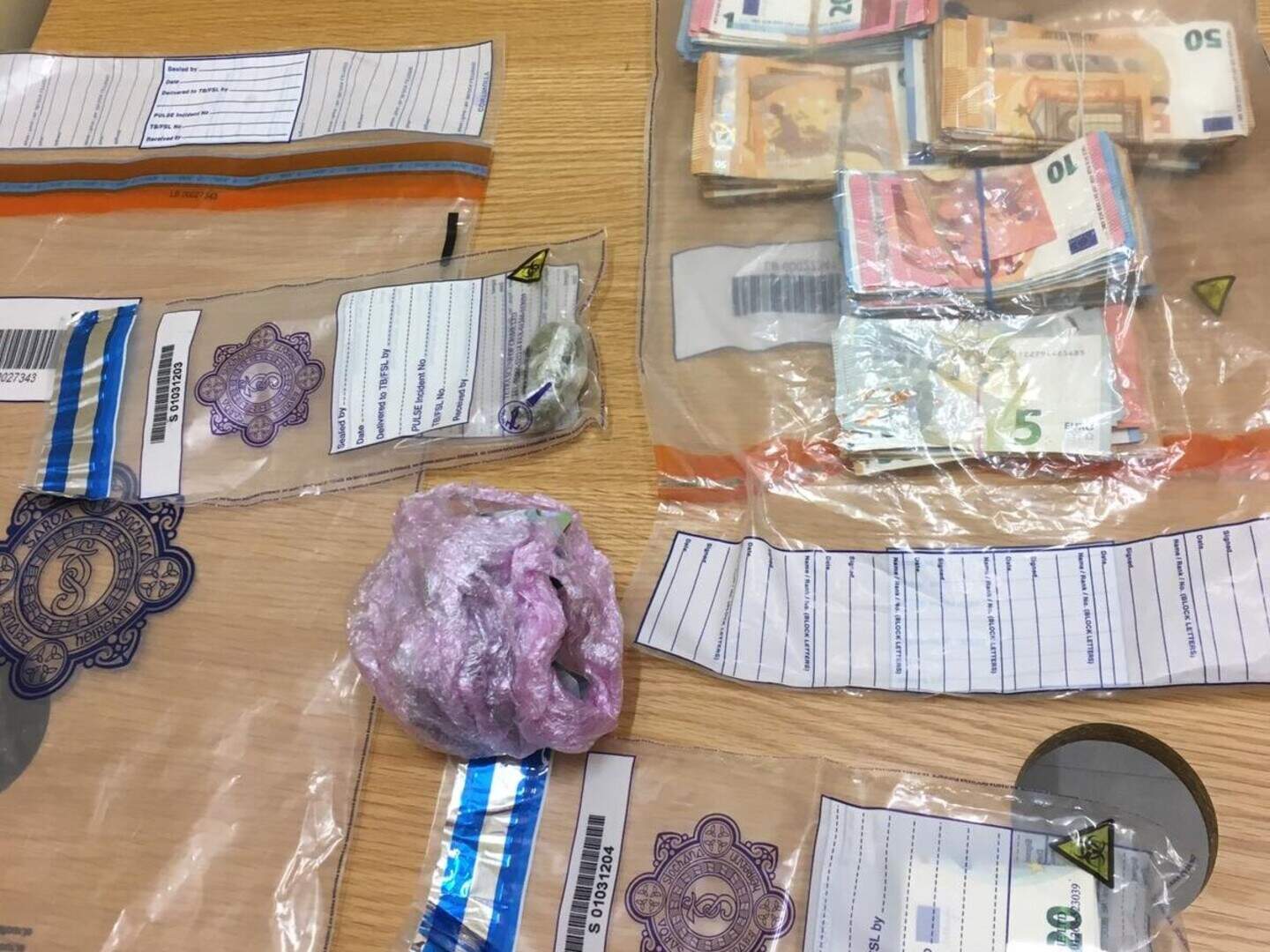 Three teenagers arrested after drugs and cash seizure | Crime World
