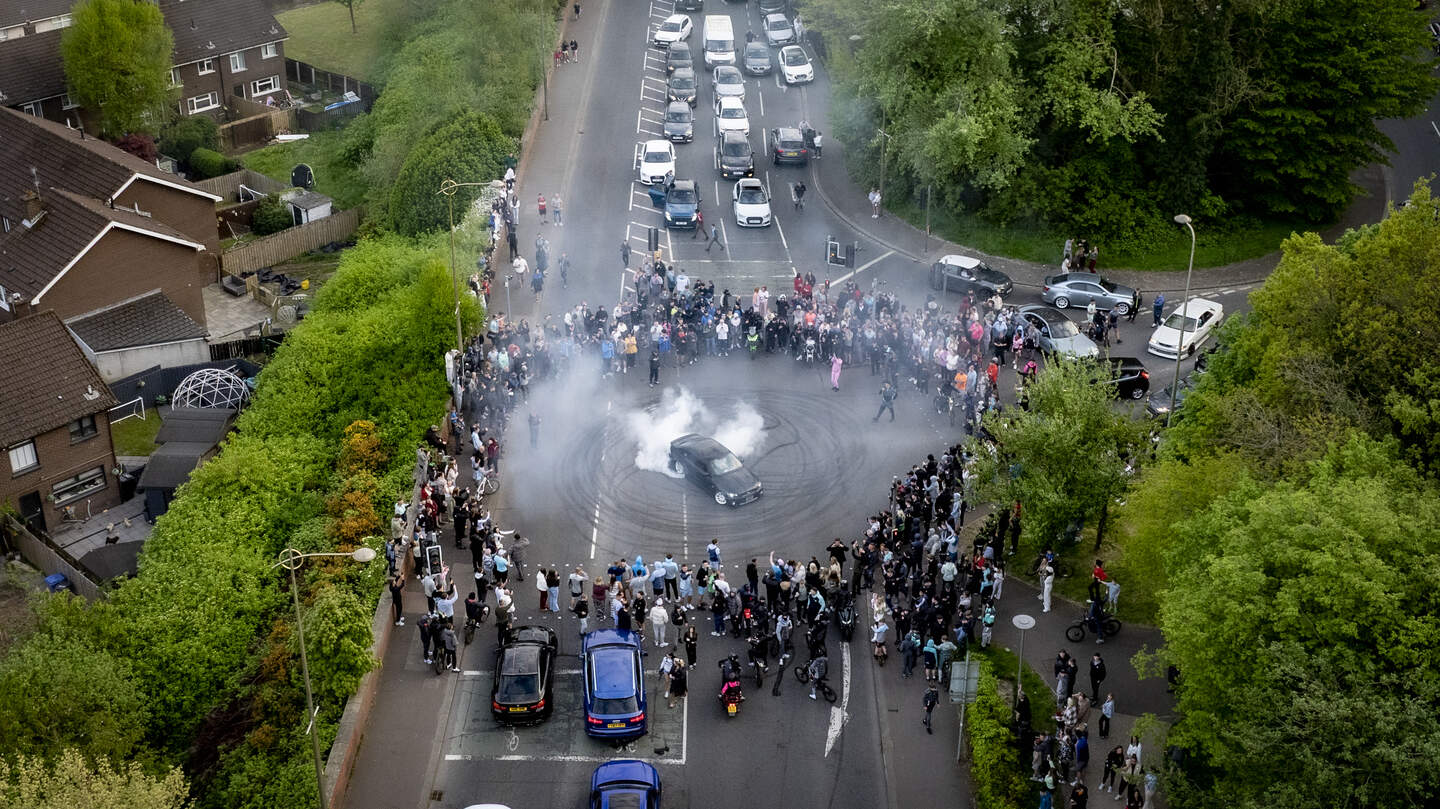 Cops ‘too spooked’ by New IRA bomb to move in during car rampage in honour of dead drug dealer