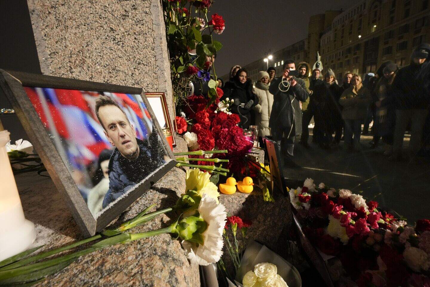 Alexei Navalny Russia: Tributes removed from Russian cities by ...
