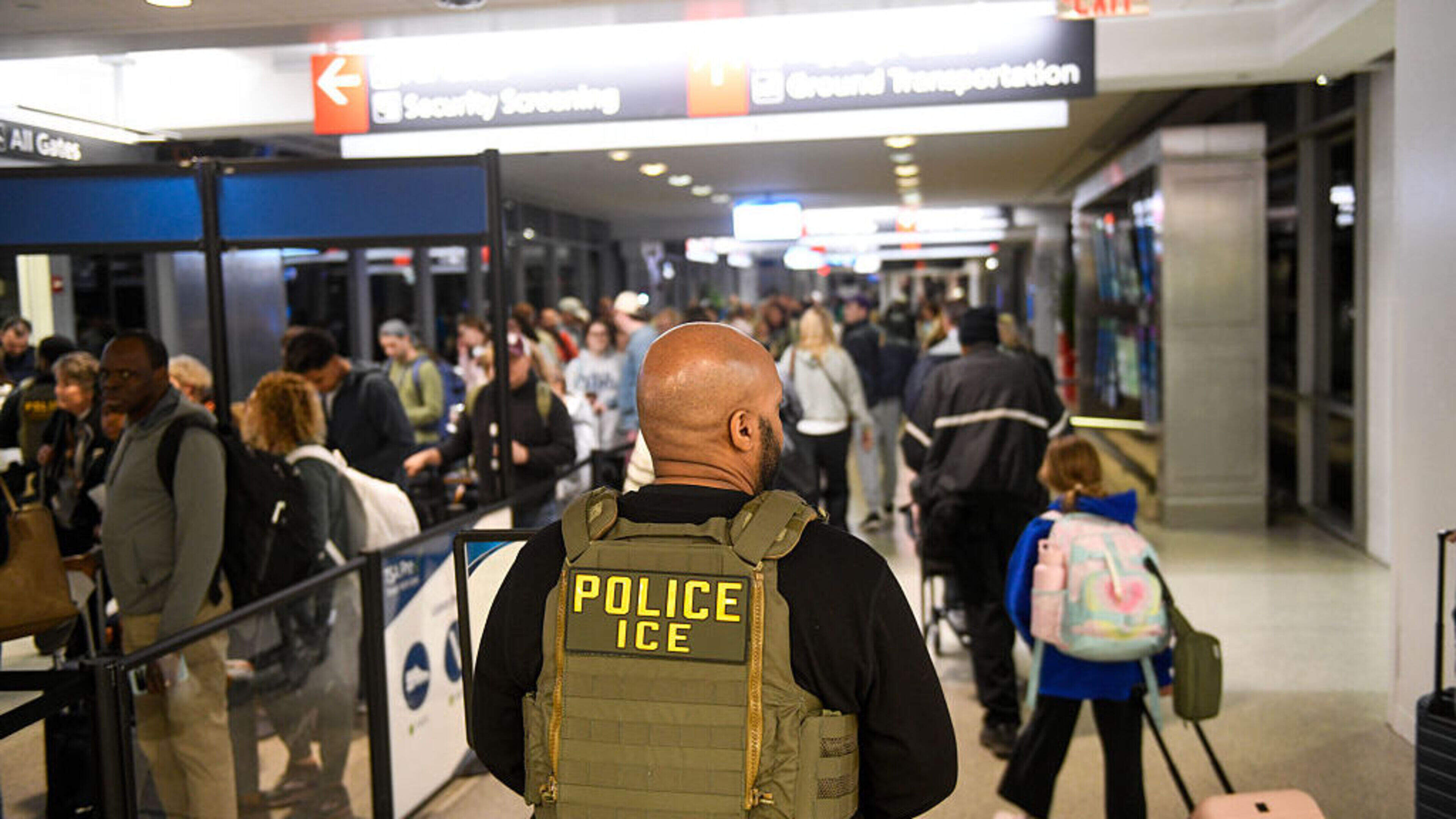 Irish couple forced to leave kids behind as they are deported from US after ICE tip-off