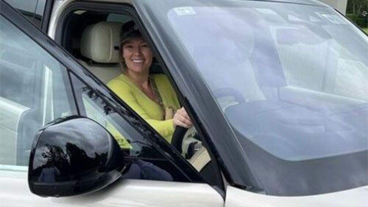 Conor McGregor shows off fiancée Dee Devlin’s new €150k Range Rover ...