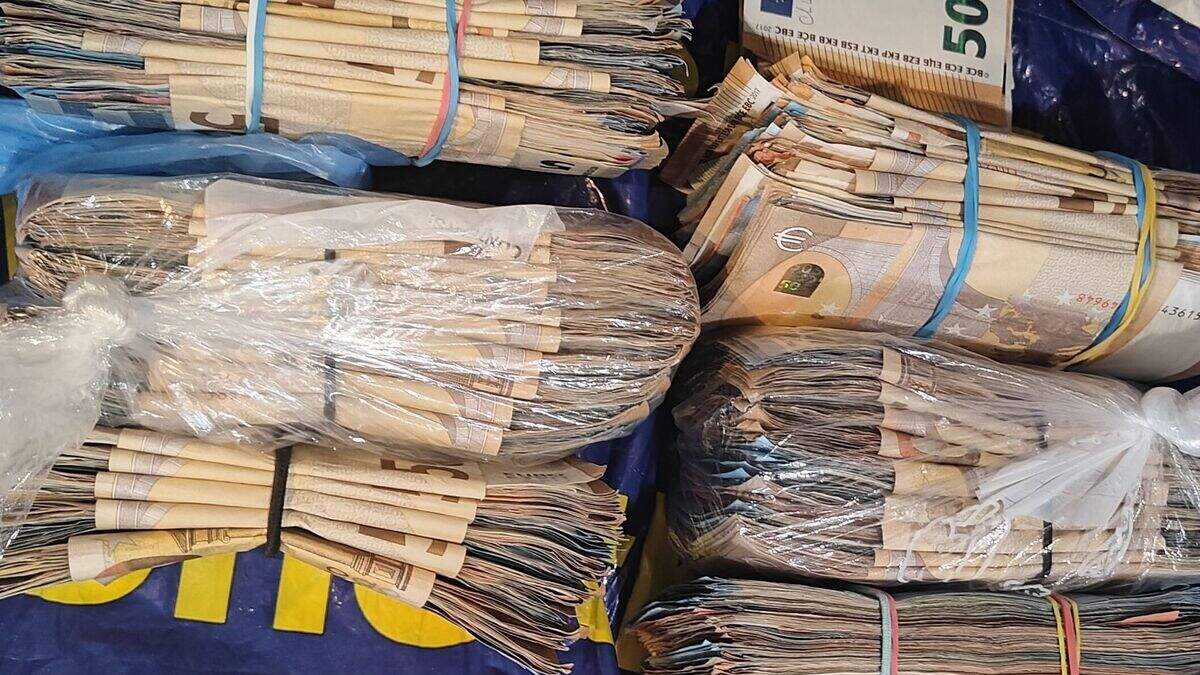Two men (40s) arrested as gardai seize €100k of drugs and €63k in cash ...