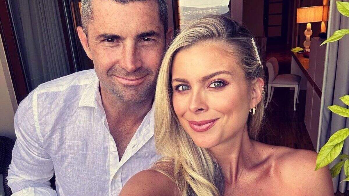 Jess Redden: Pregnant influencer’s colleagues surprise her with baby ...
