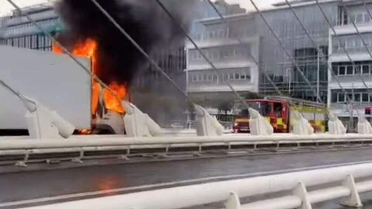 Rush hour traffic chaos as Dublin bridge shut down due to dramatic fire ...