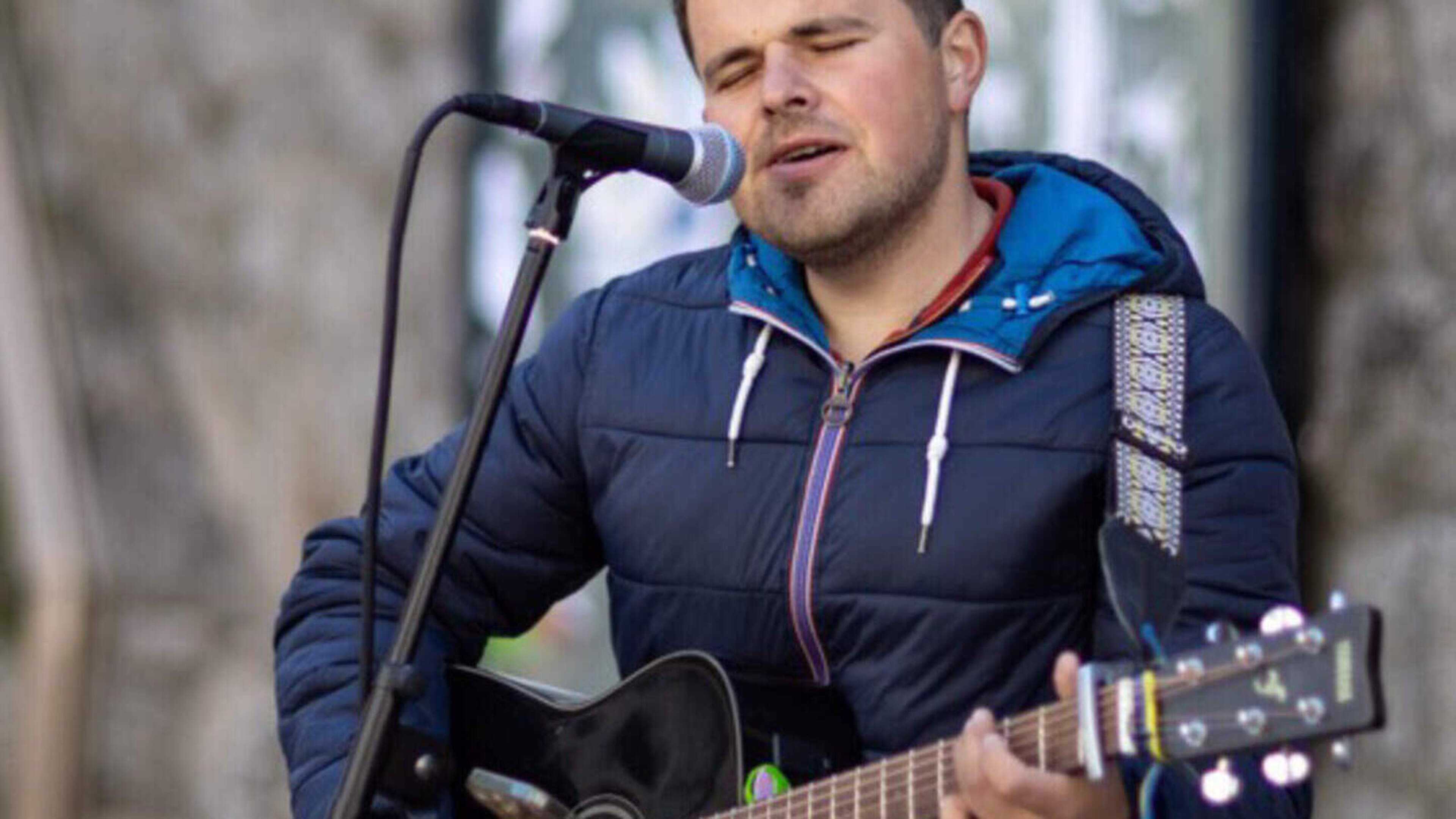 Shocking video shows busker attacked with fireworks while performing on Dublin’s Grafton Street