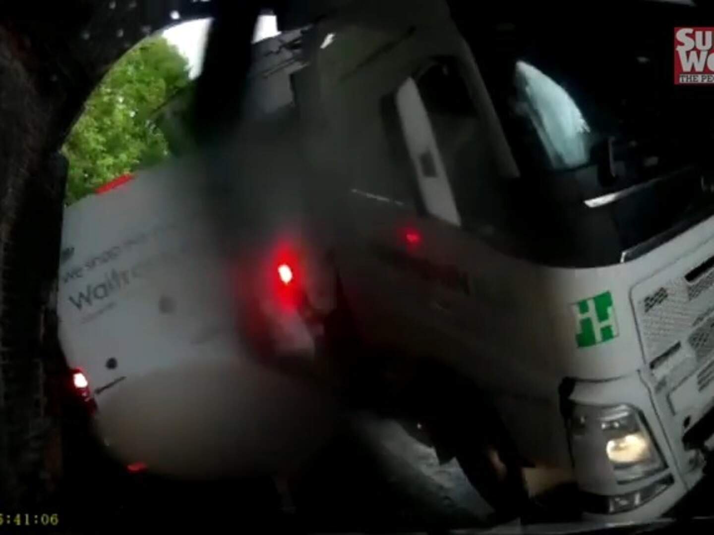 Dashcam footage reveals horrific moment lorry crashes into bridge and ...