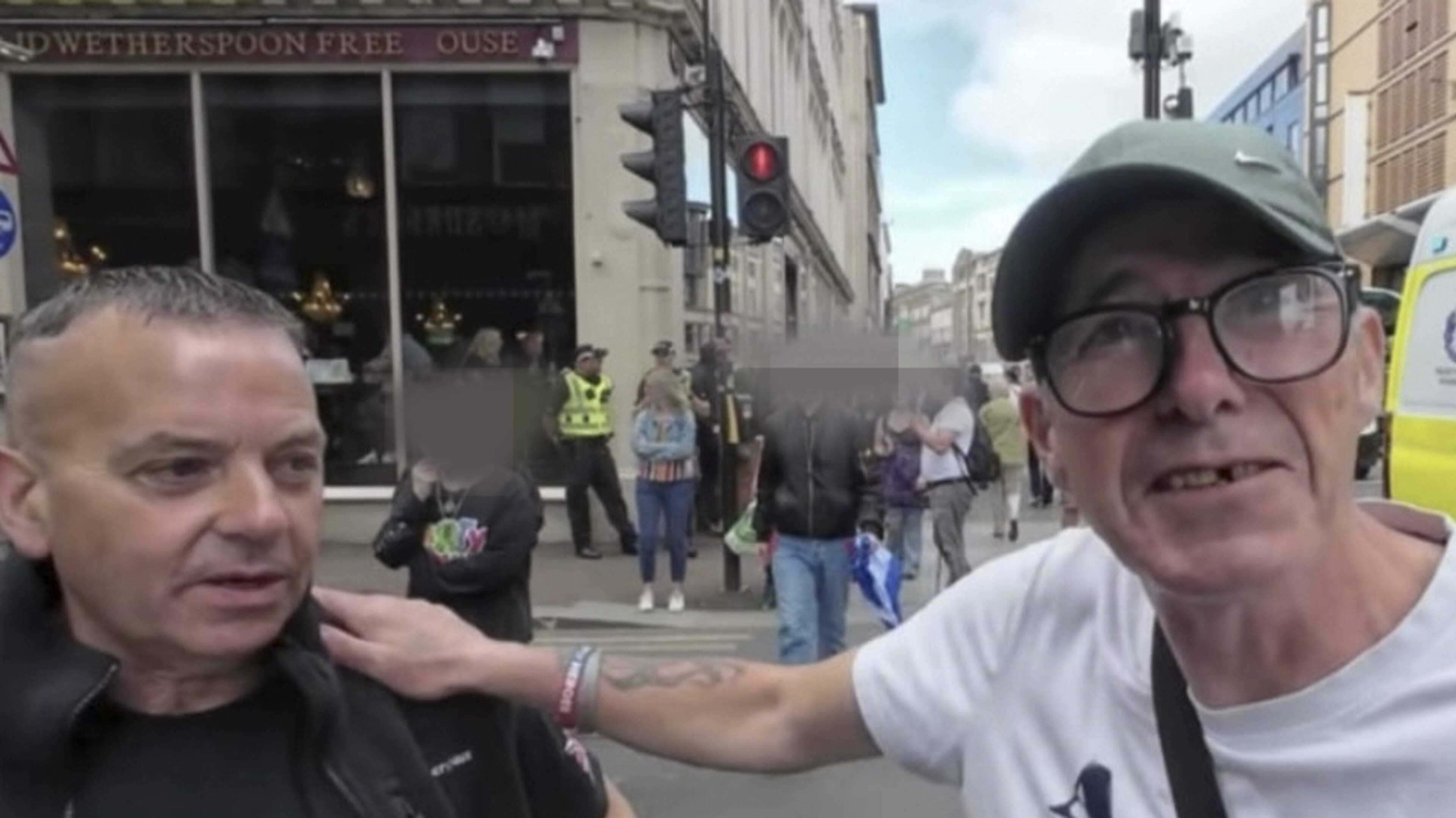 Far-right protesters ‘Freedom Dad’ and his loyalist killer pal stir up trouble in Scotland
