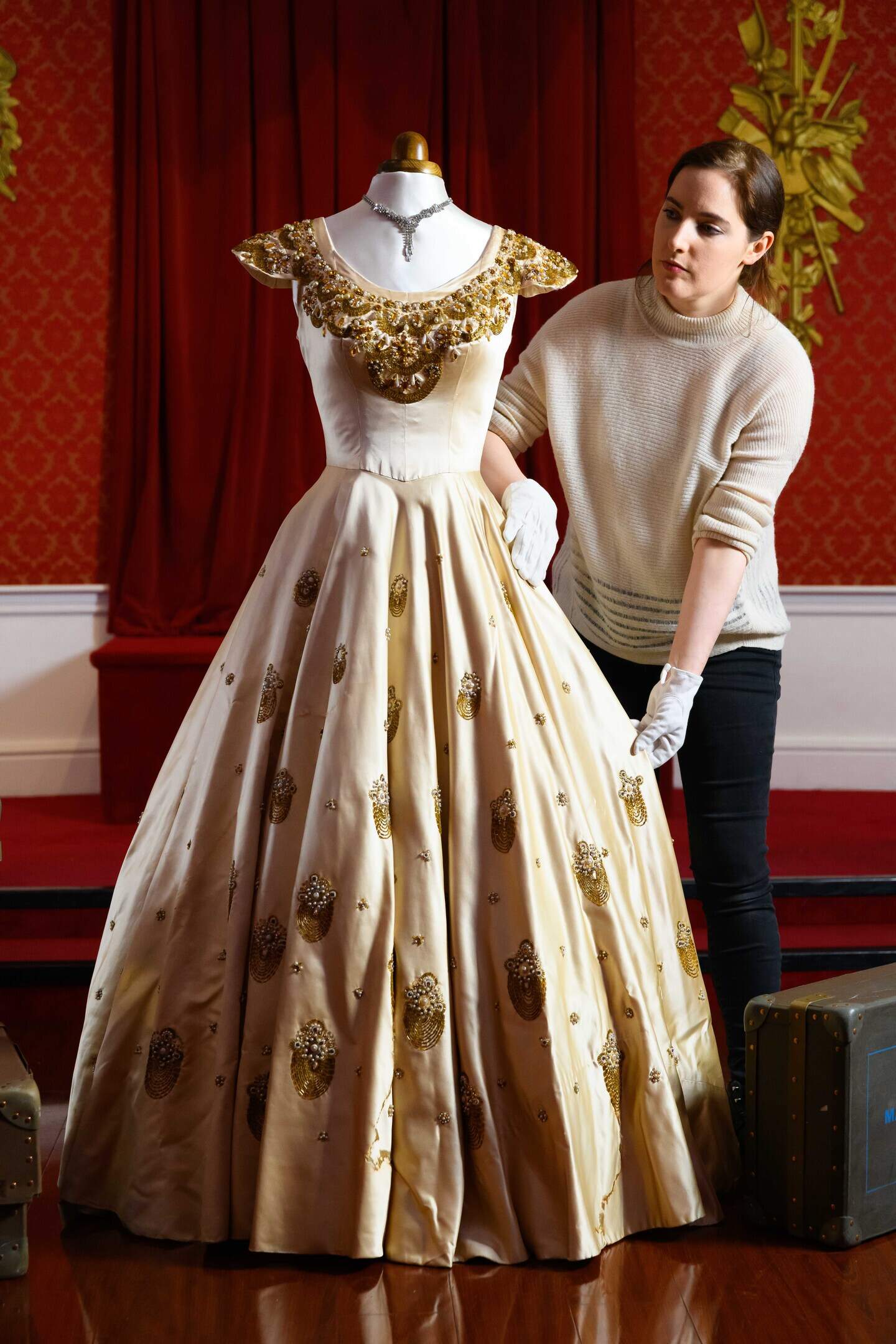 Madame Tussauds to share its replica dress collection of Queen’s ...
