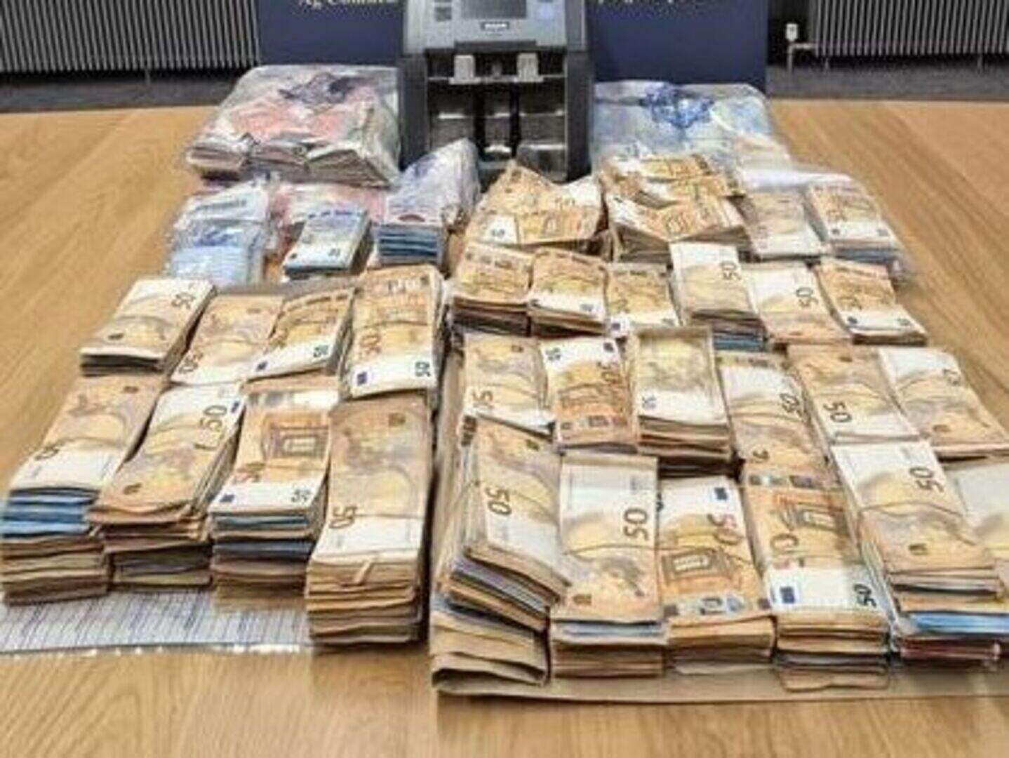 Man (30s) arrested as gardai seize €638k in cash after stopping vehicle ...
