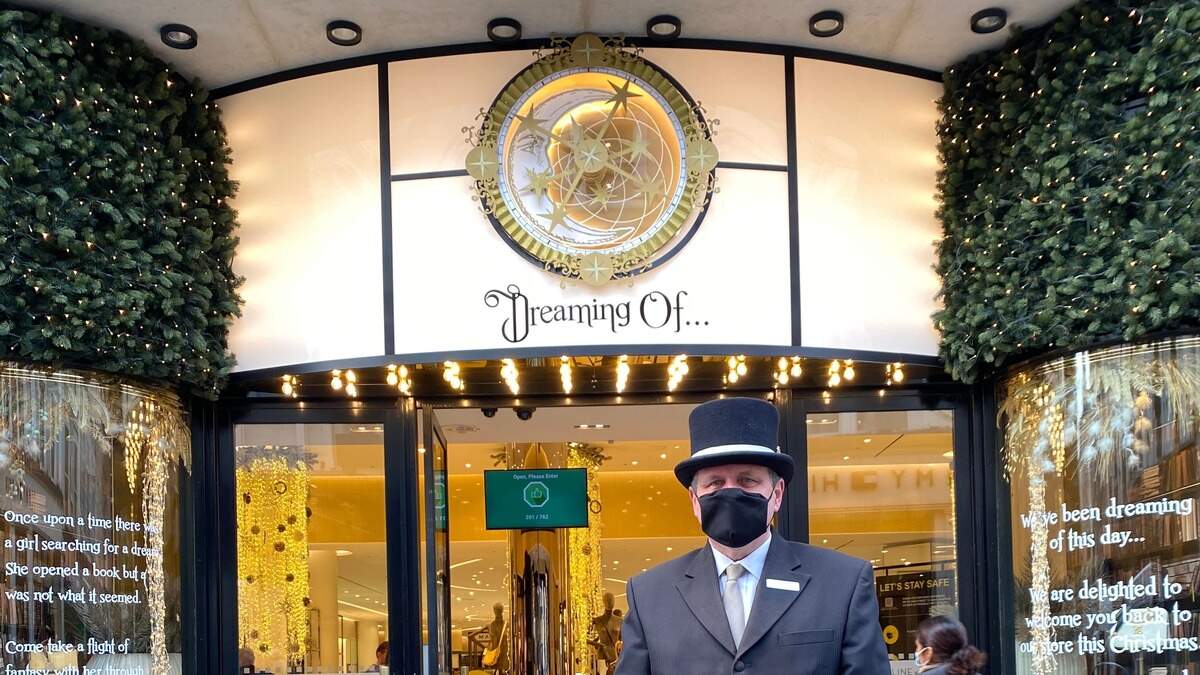 Shoppers flock to Dublin’s retail stores | Crime World