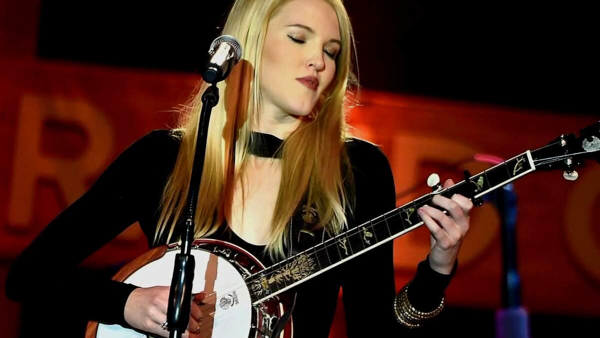 ‘I don't know if it gets easier, it's more time dulling than time healing' - Ashley Campbell on missing her country legend dad Glen