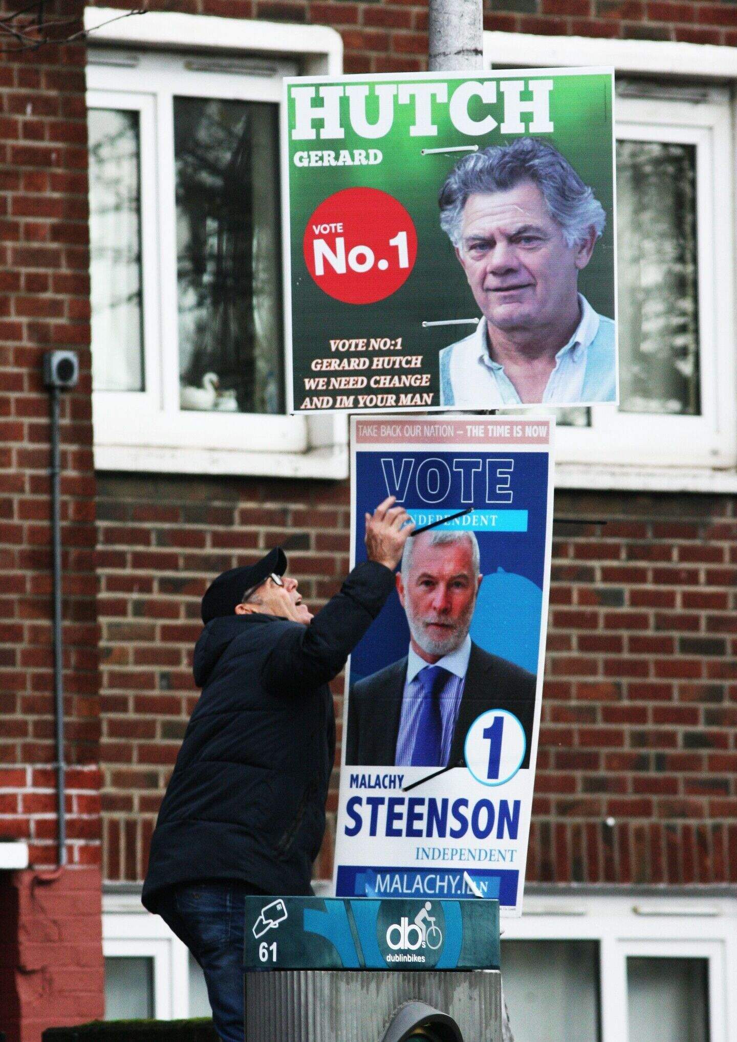 Gerry 'The Monk' Hutch’s brother Patsy erects poster outside former ...