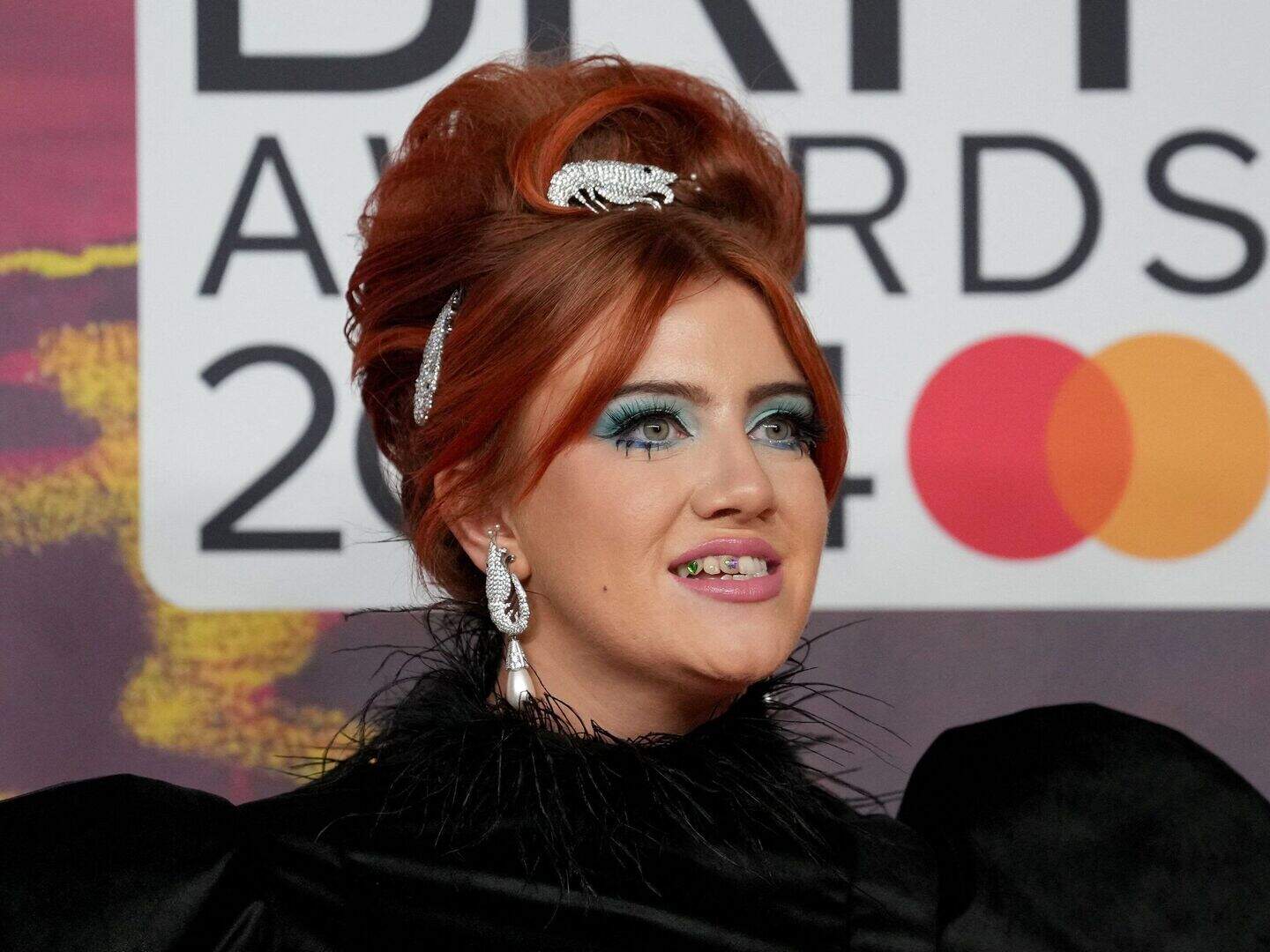 Irish singer CMAT shocks Brit Awards 2024 with cheeky little black dress |  Crime World