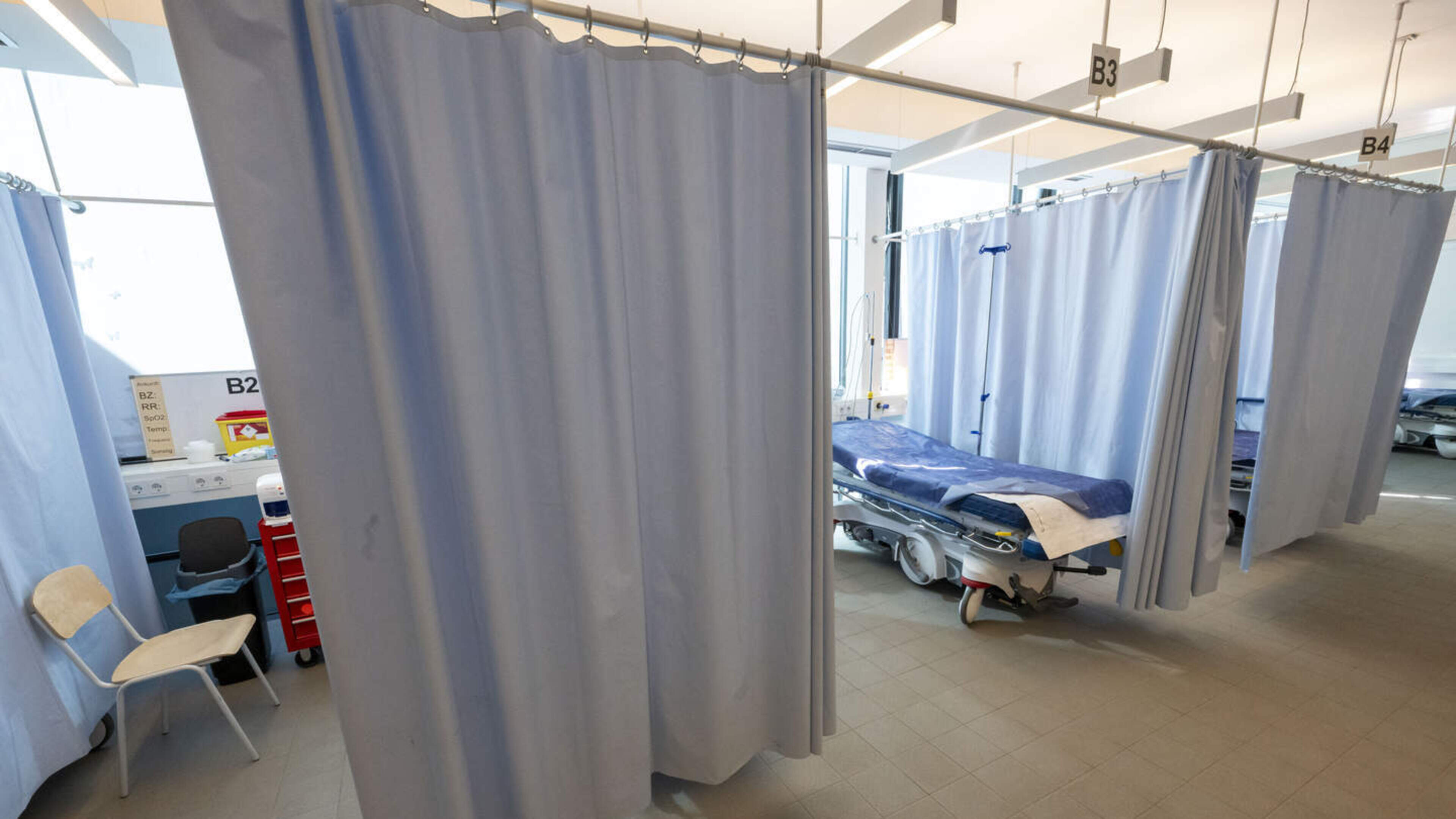 Healthcare worker (50s) accused of washing girl’s breasts put number in her phone, court told