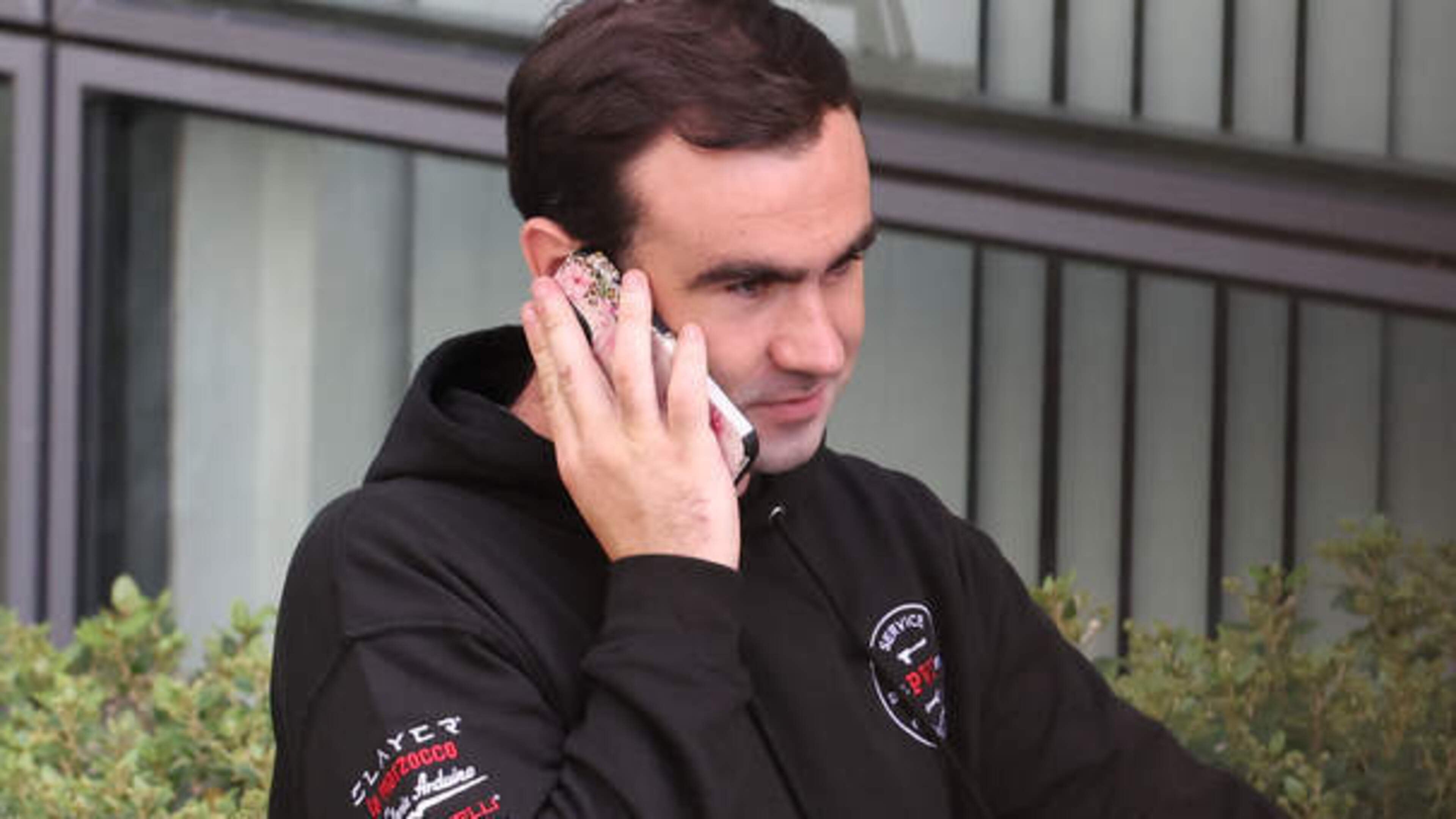 Trainee plumber (26) fined for calling gardaí “f**king f****ts” and trying to fight them